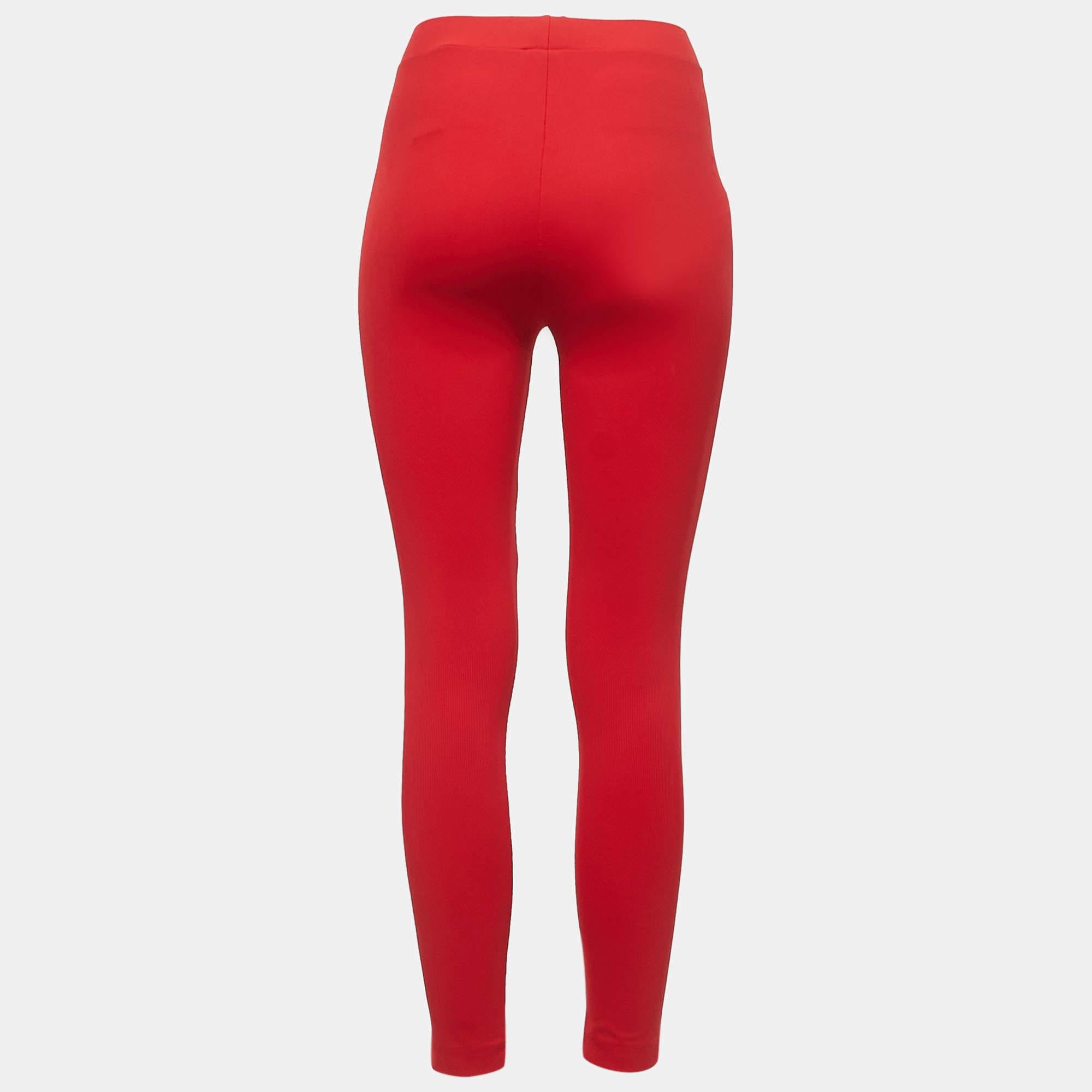 For your workout sessions, lounging around, or just running errands, these leggings will come in handy multiple times. They are made from quality materials and have a good fit.