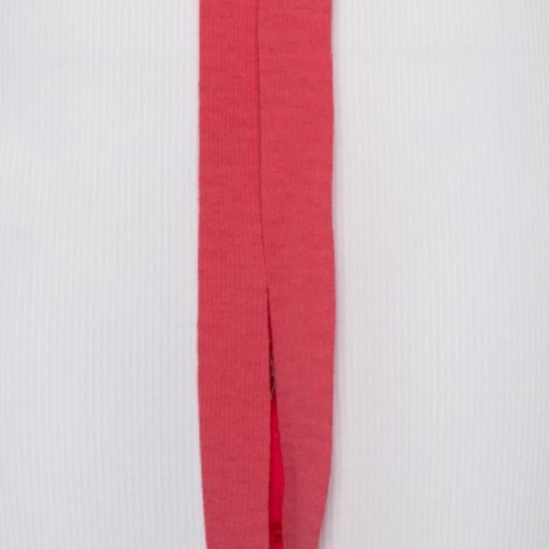 A striking silhouette combined with classic hues makes this Elisabetta Franchi dress a must-have. Crafted beautifully from a ribbed knit material, the dress comes in white and is detailed with red-hued trims that add a lovely contrast. The fitted