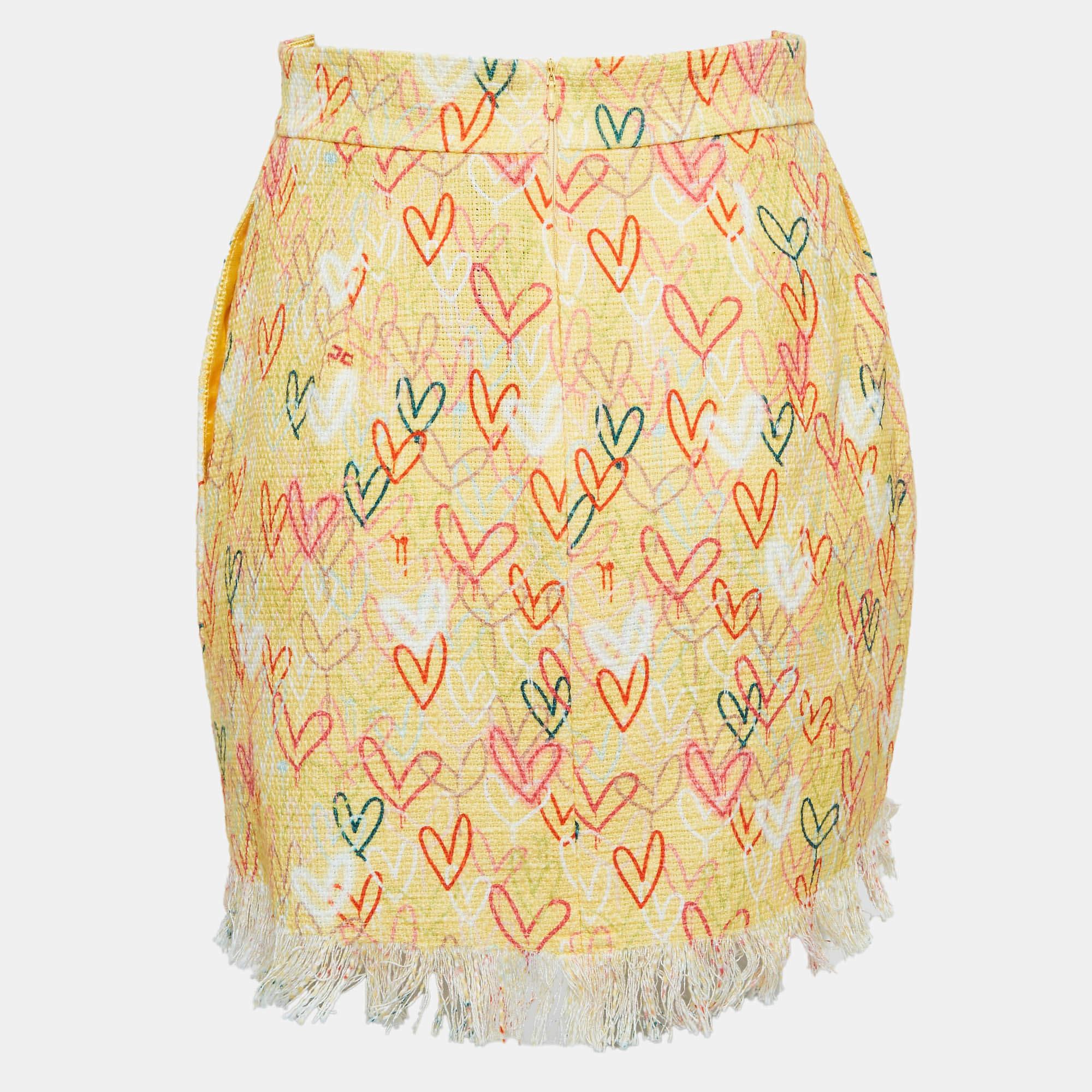 This lovely skirt is beautifully stitched from fine fabric. The comfy designer skirt has a flattering silhouette. Pair it with a simple top and strappy heels for a chic look.