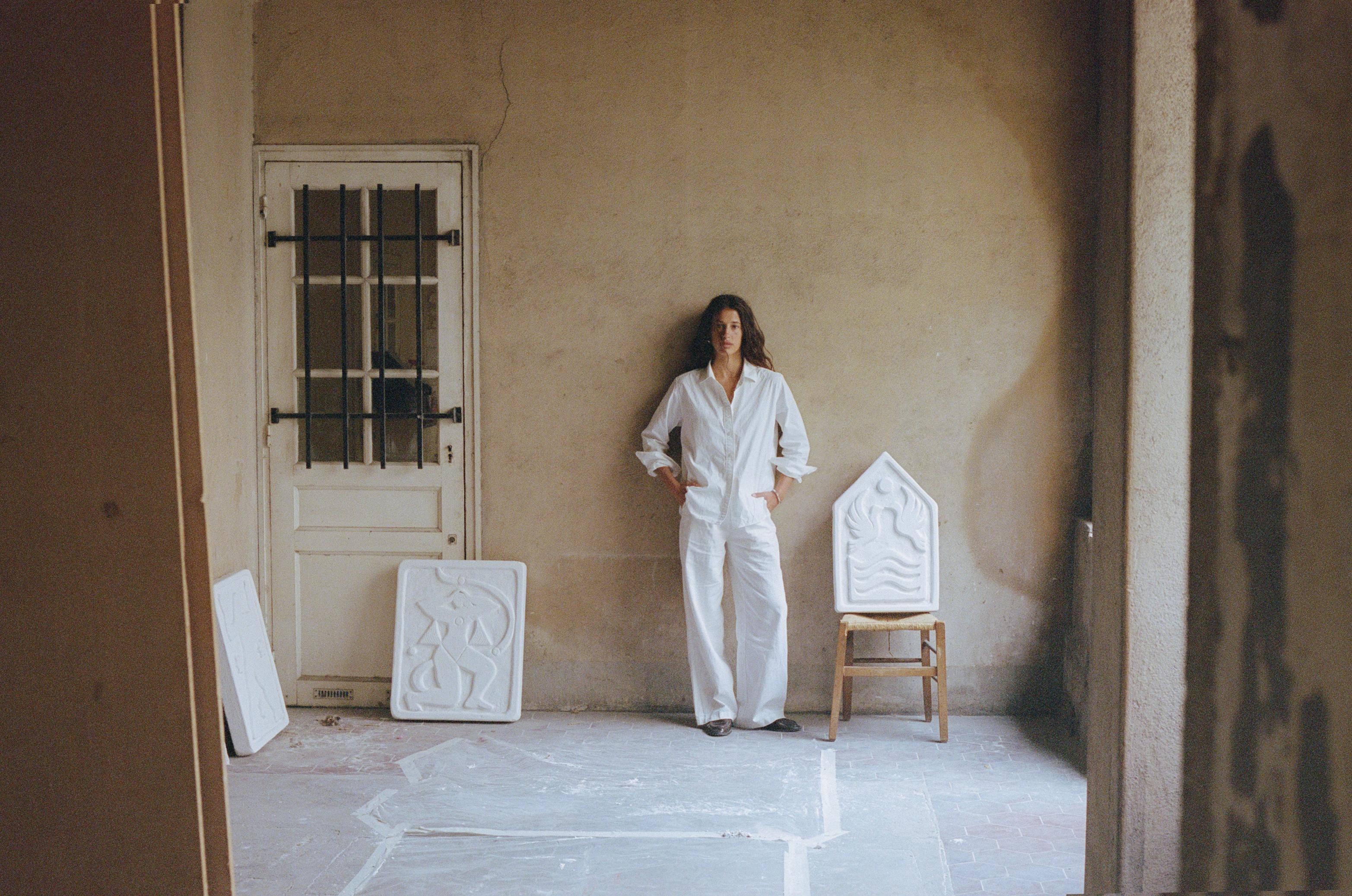 Taking its name from the seven-tablet Babylonian creation myth, Enūma
Elish unfolds across sculpture, video, engraving, and performance —
summoning ancient mythologies into contemporary space.
Revah’s practice fuses Mesopotamian myth, Kabbalistic
