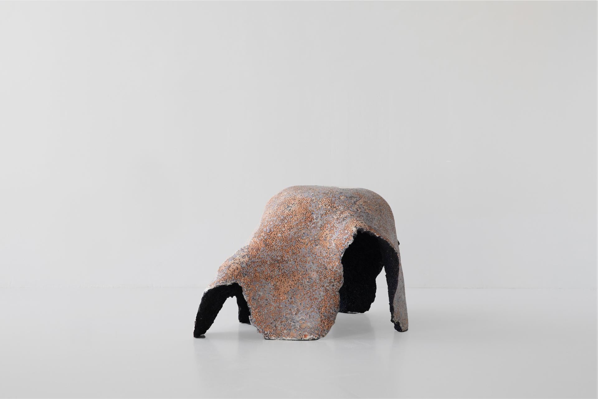 XXIe siècle et contemporain Tabouret contemporain Elissa Lacoste en galuchat, acier, résine et fibre de verre en vente