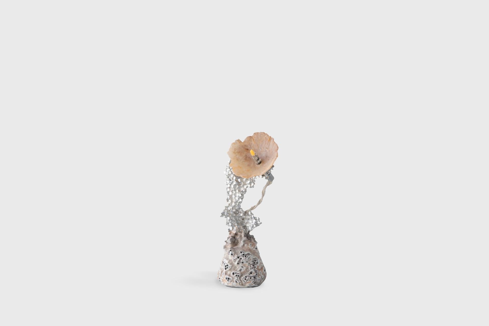 Elissa Lacoste lampe de bureau contemporaine modèle Marigold, aluminium, résine et silicone Neuf - En vente à Barcelona, ES