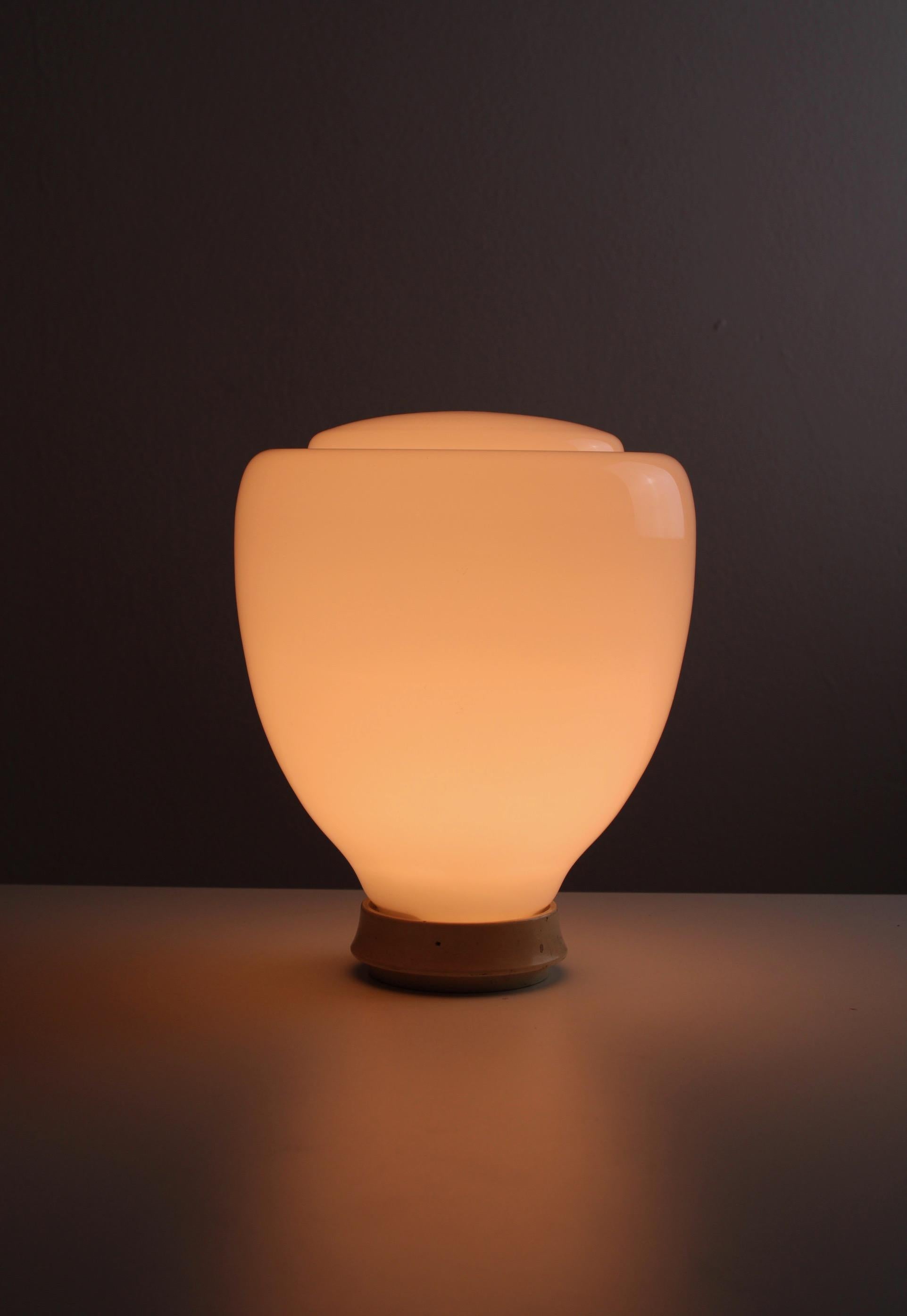 Mid-Century Modern Elisse table lamp by Claudio Salocchi for Lumenform, 1968 For Sale