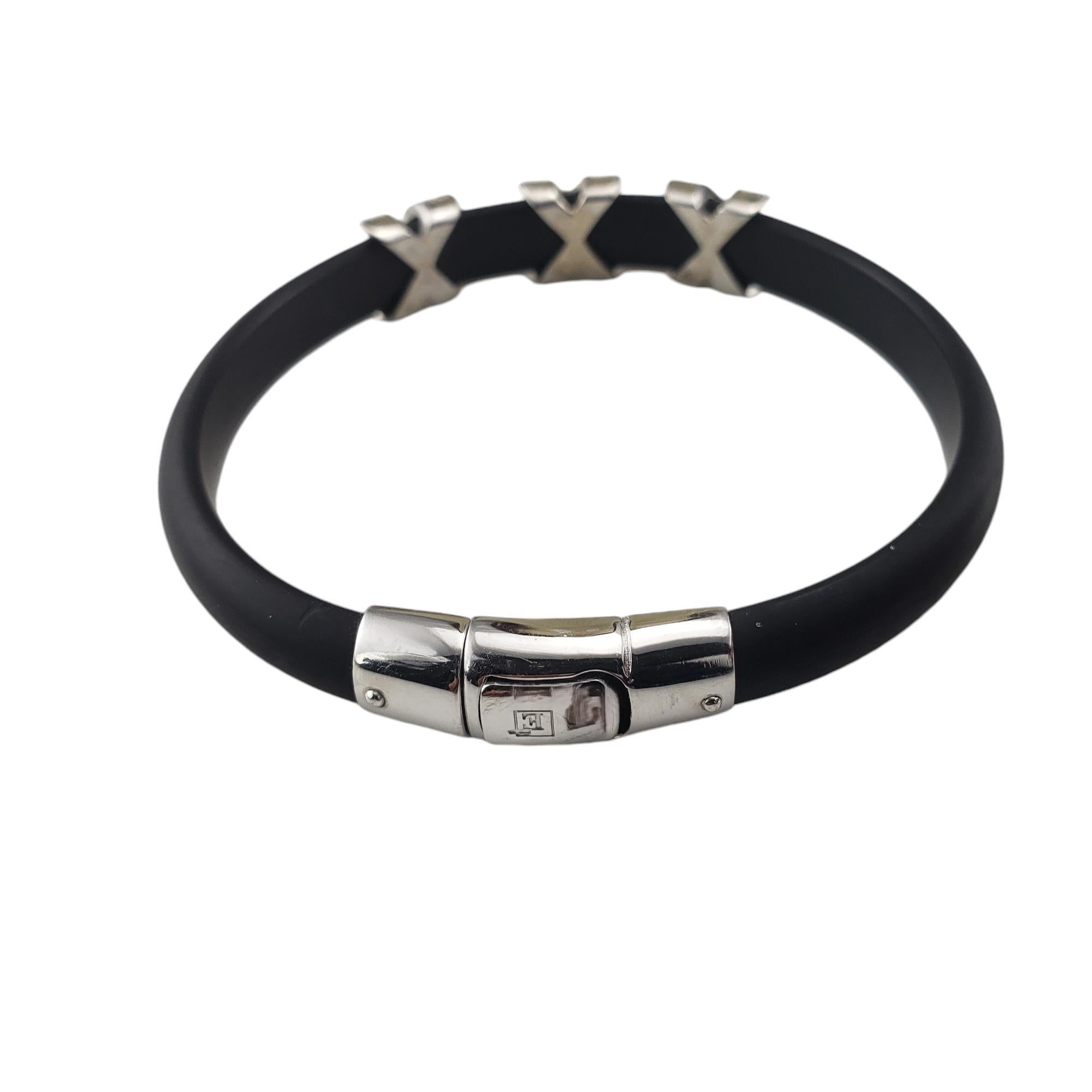 Elite Italy Rubber 18K White Gold and Diamond Bracelet #18913 In Good Condition For Sale In Washington Depot, CT