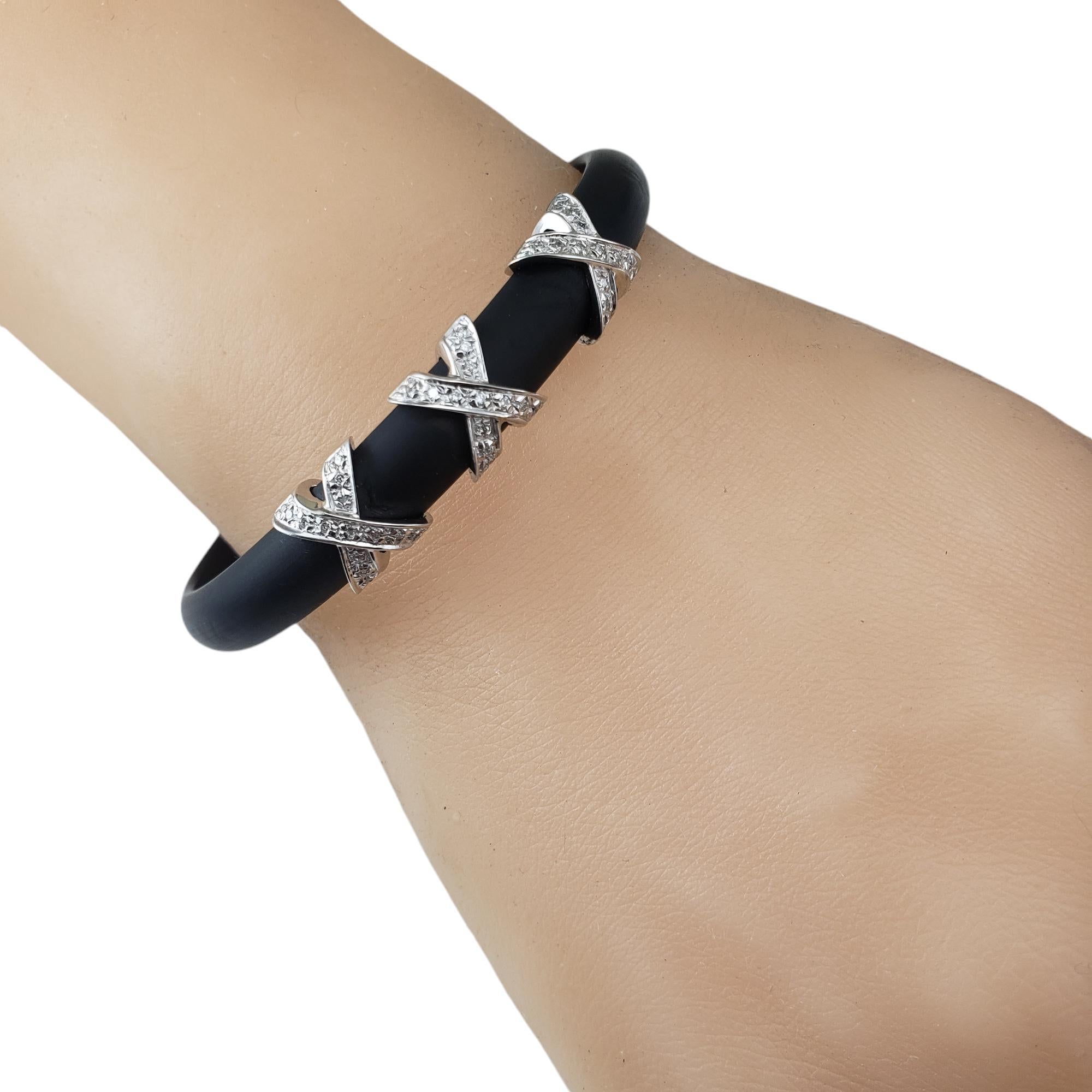 Elite Italy Rubber 18K White Gold and Diamond Bracelet #18913 For Sale 2