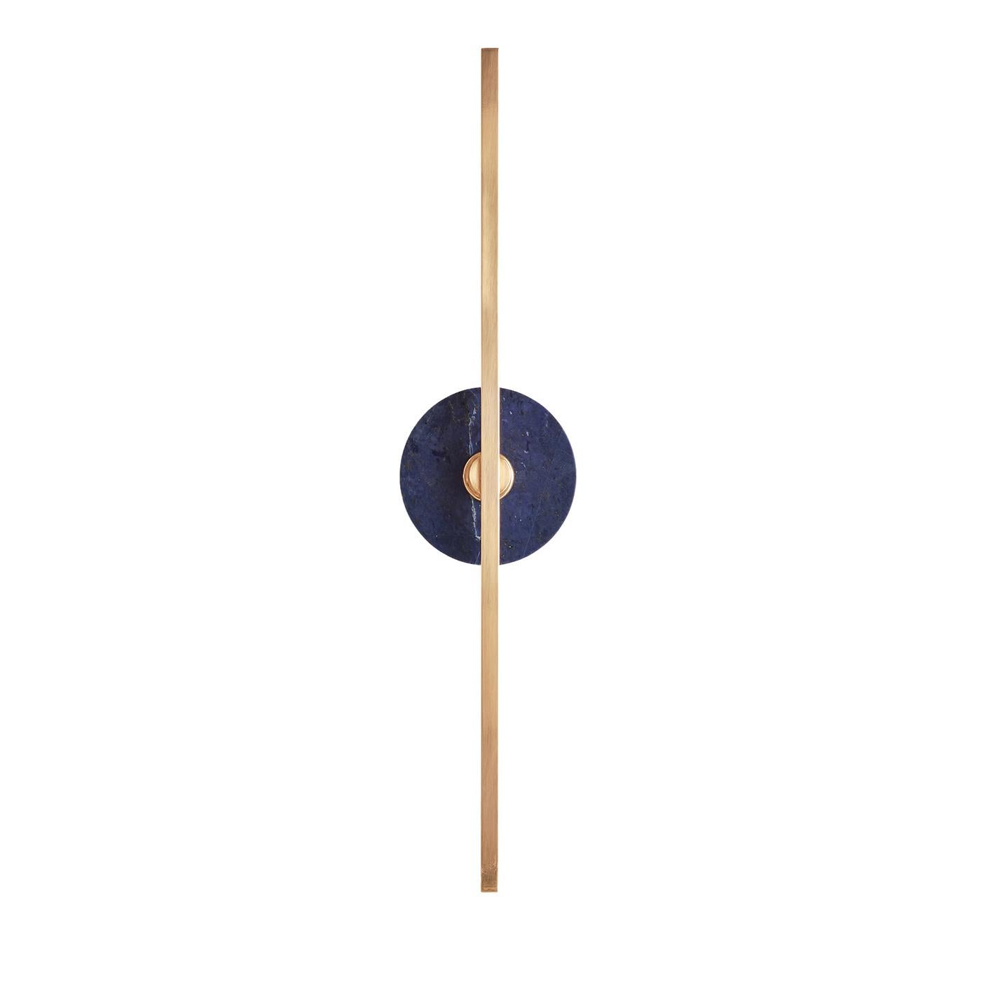 L'applique a bastone Elite To Be fonde armoniosamente il minimalismo elegante con la funzionalità moderna. Caratterizzato da sottili profili in ottone lucido, mostra con eleganza il calore e la diffusione della tecnologia LED, fornendo