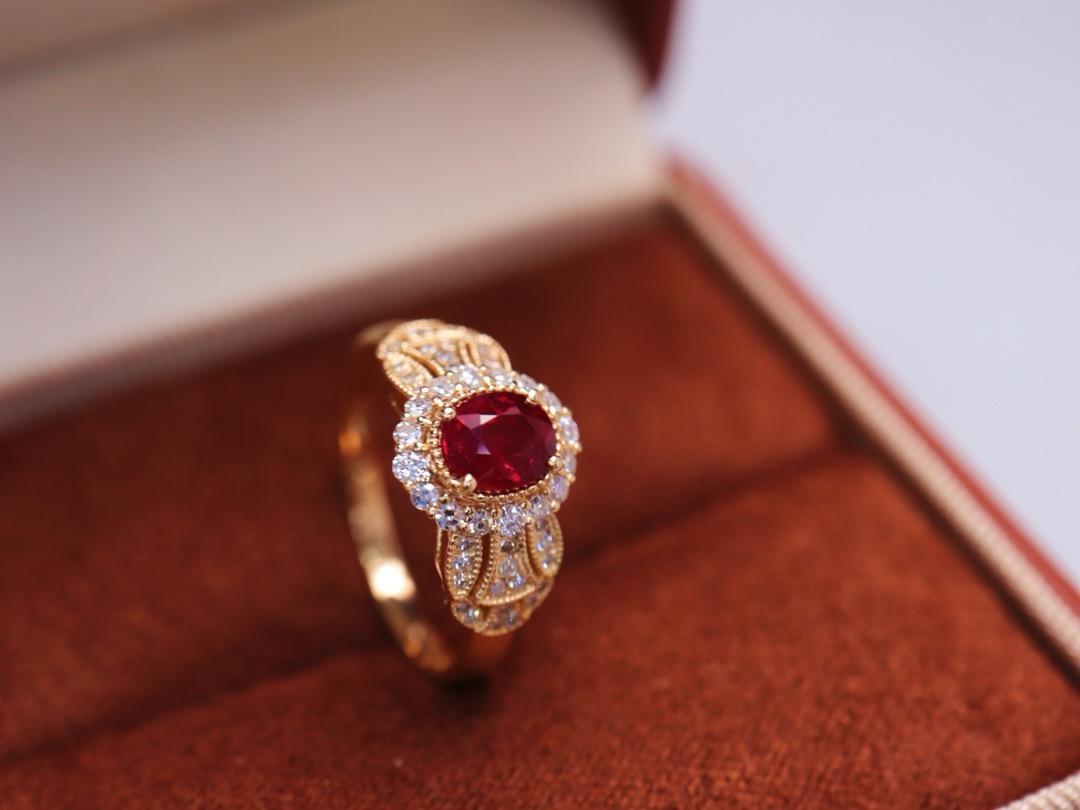 Bague en or jaune 18K avec diamant Elite To Be Be

Sang de pigeon : 0,740ct
Diamants : 0.304ct
Poids total : 2,48 grammes

Cette bague en or jaune 18 carats repose sur 