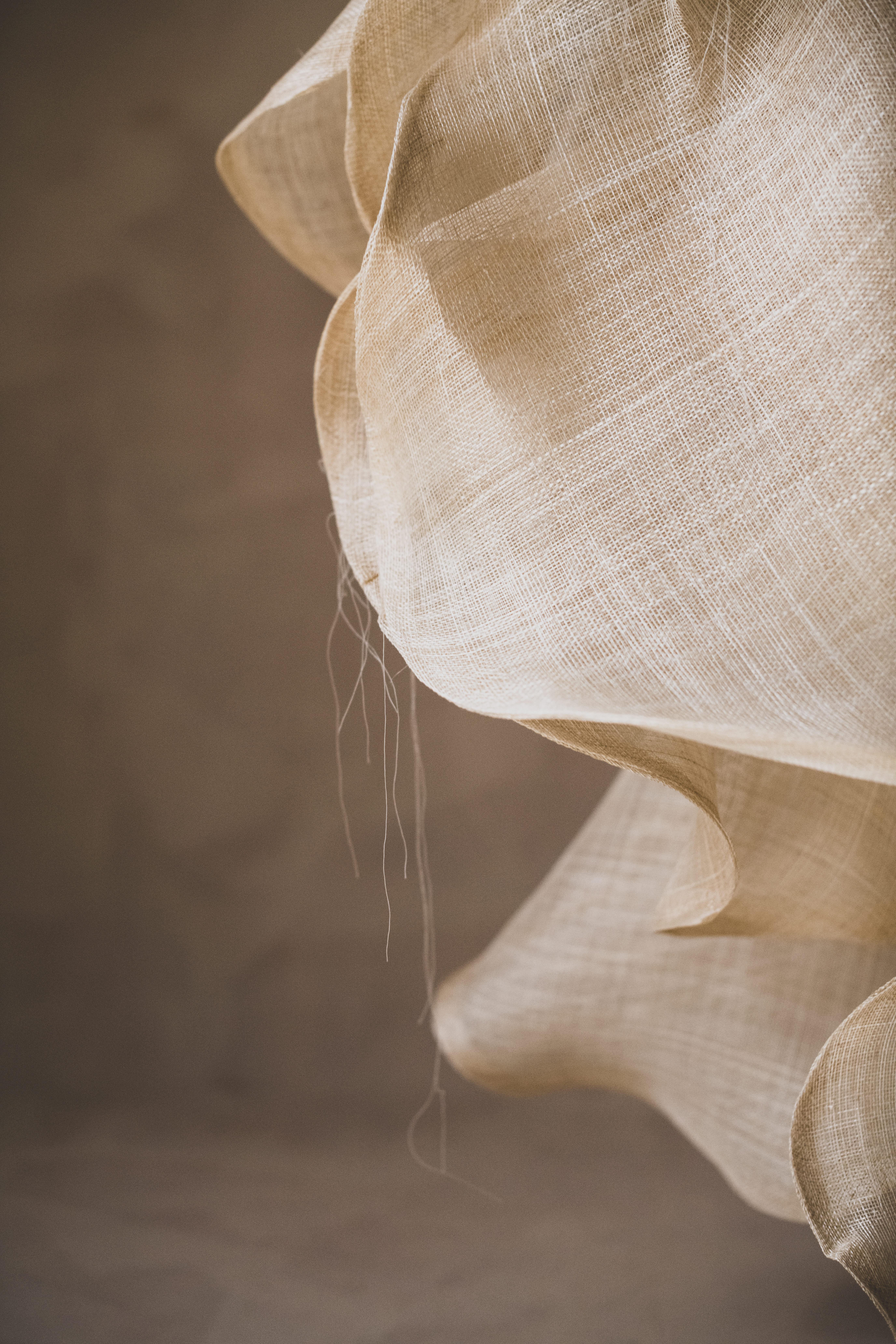 Mediterrània IV — Suspended Textile Sculpture in Natural Raffia by Eliurpi 2025 im Angebot 2