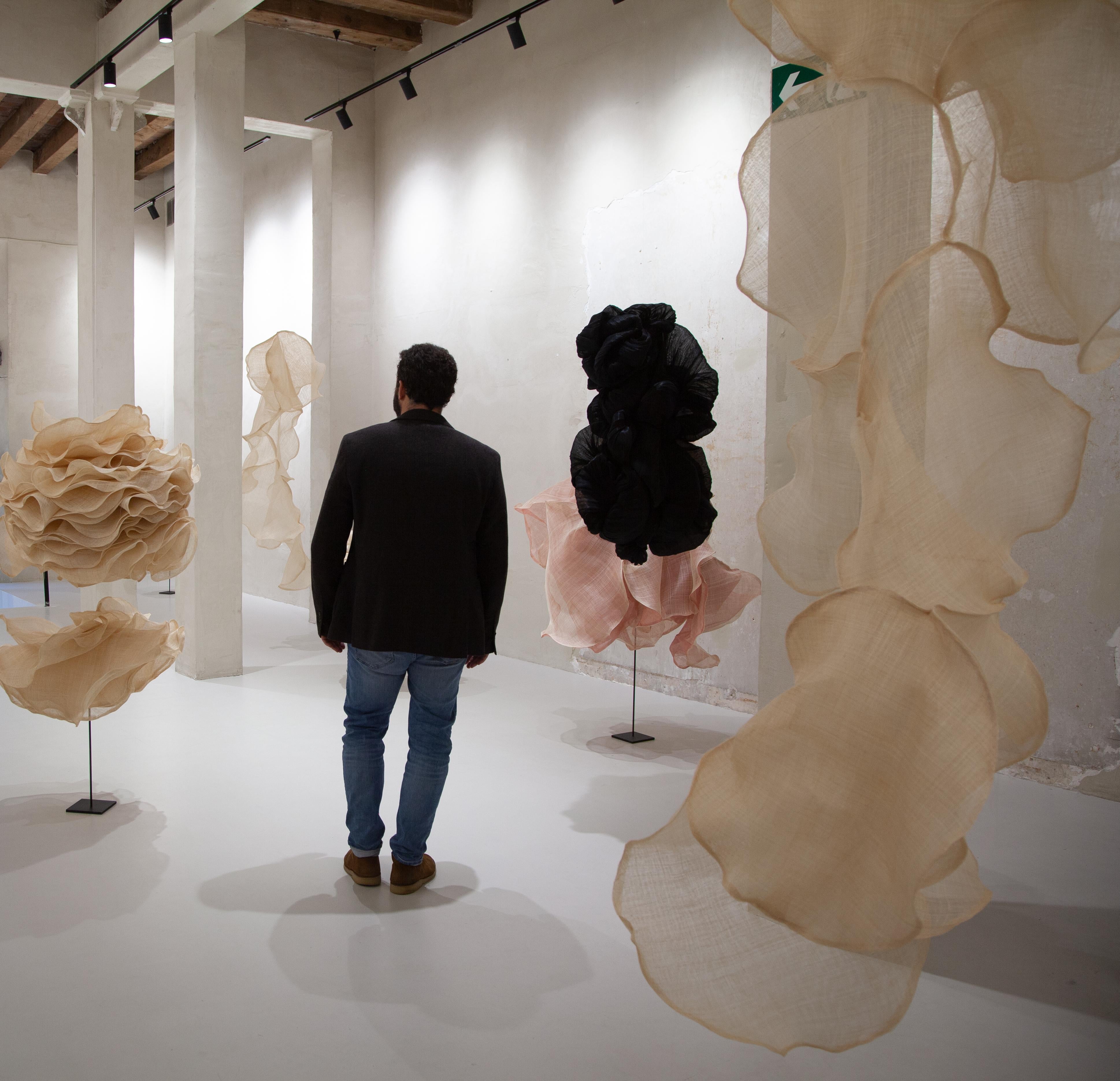 Mediterrània IV — Suspended Textile Sculpture in Natural Raffia by Eliurpi 2025 im Angebot 7