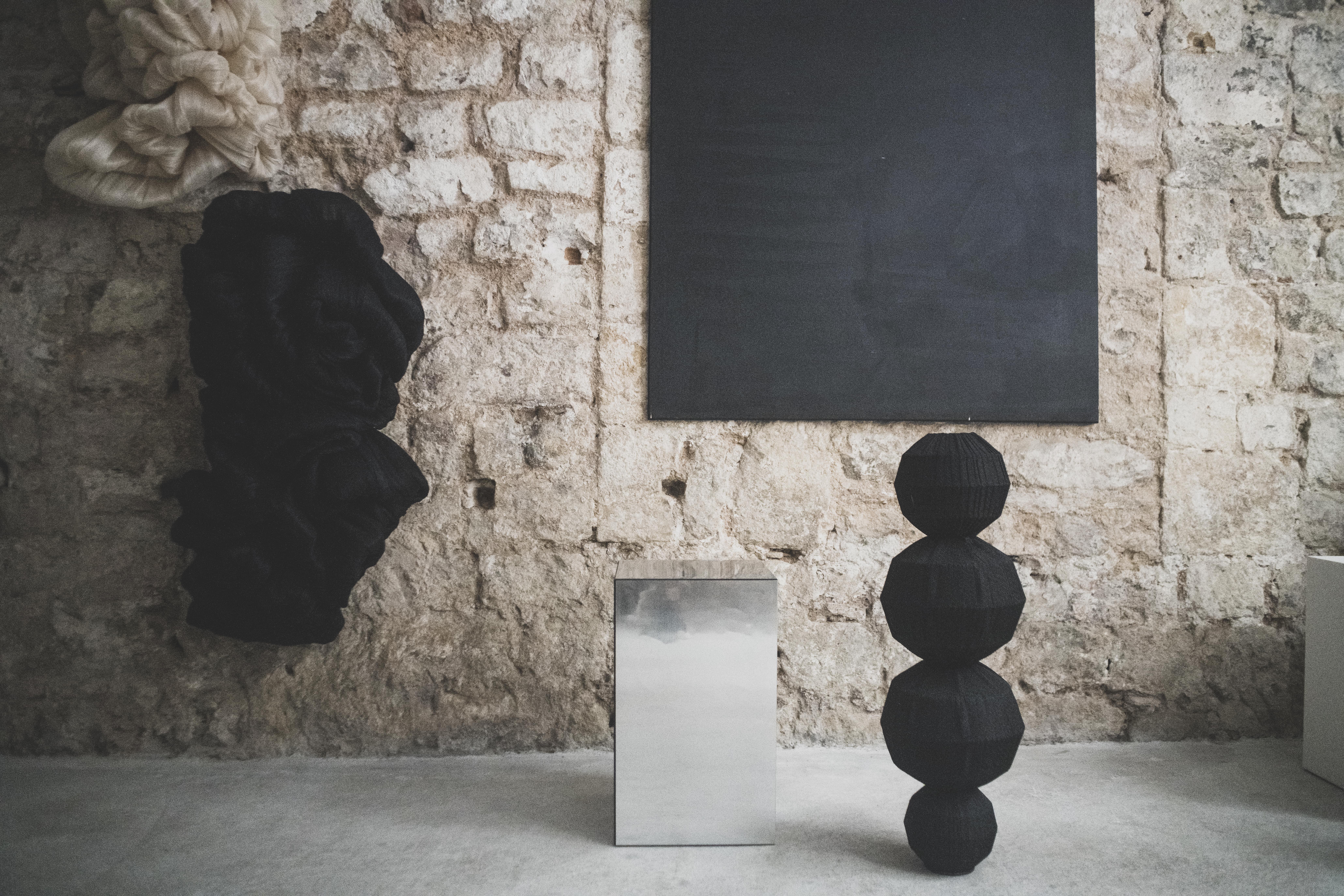 SCULPTURE COLUMN II TEXTILE BLACK SPANISH CONTEMPORARY ARTIST ELIURPI ABSTRACT - Black Abstract Sculpture by Eliurpi