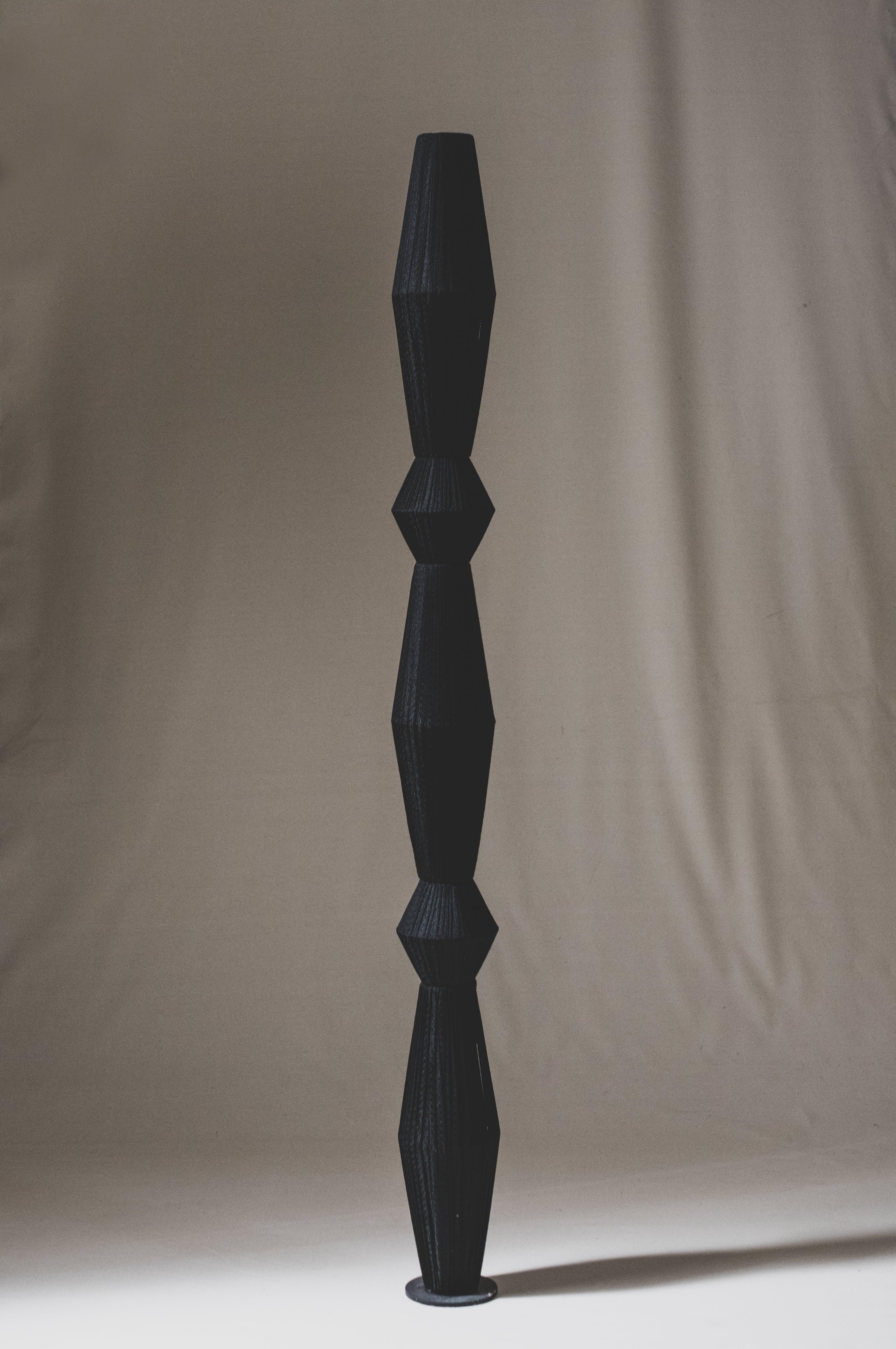 ESCULTURA COLUMNA IV TEXTIL NEGRO ARTISTA ESPAÑOL CONTEMPORÁNEO ELIURPI ABSTRACTO