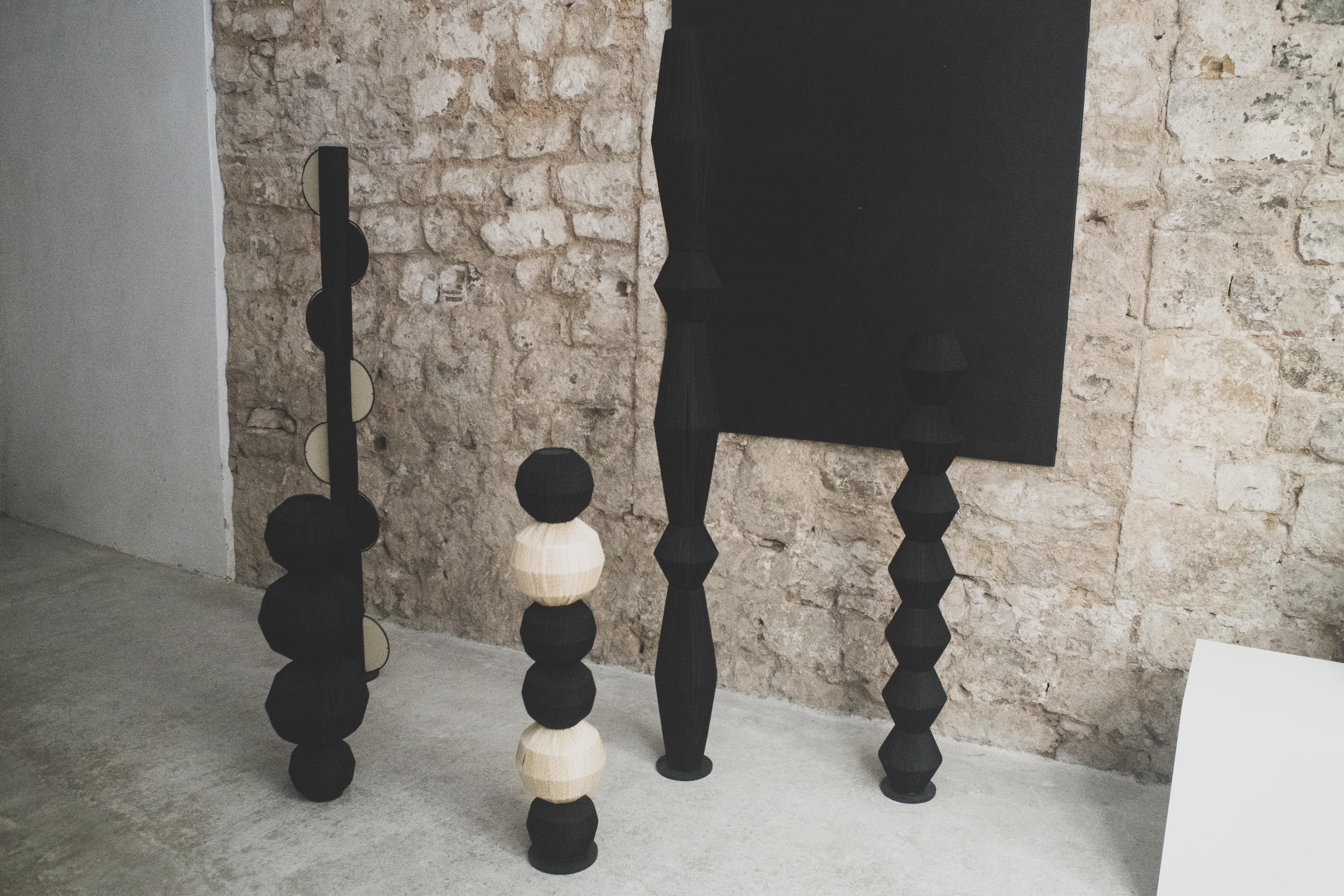 SCULPTURE COLUMN V TEXTILE BLACK SPANISH CONTEMPORARY ARTIST ELIURPI 2024 NEW - Sculpture by Eliurpi