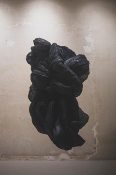 SCULTURA TESSILE RAFIA NERA IV DELL'ARTISTA SPAGNOLO ELIURPI 2024