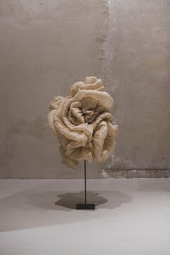 SCULTURA TESSILE IN RAFIA NERA DI SETA VI DELL'ARTISTA SPAGNOLO ELIURPI 2024