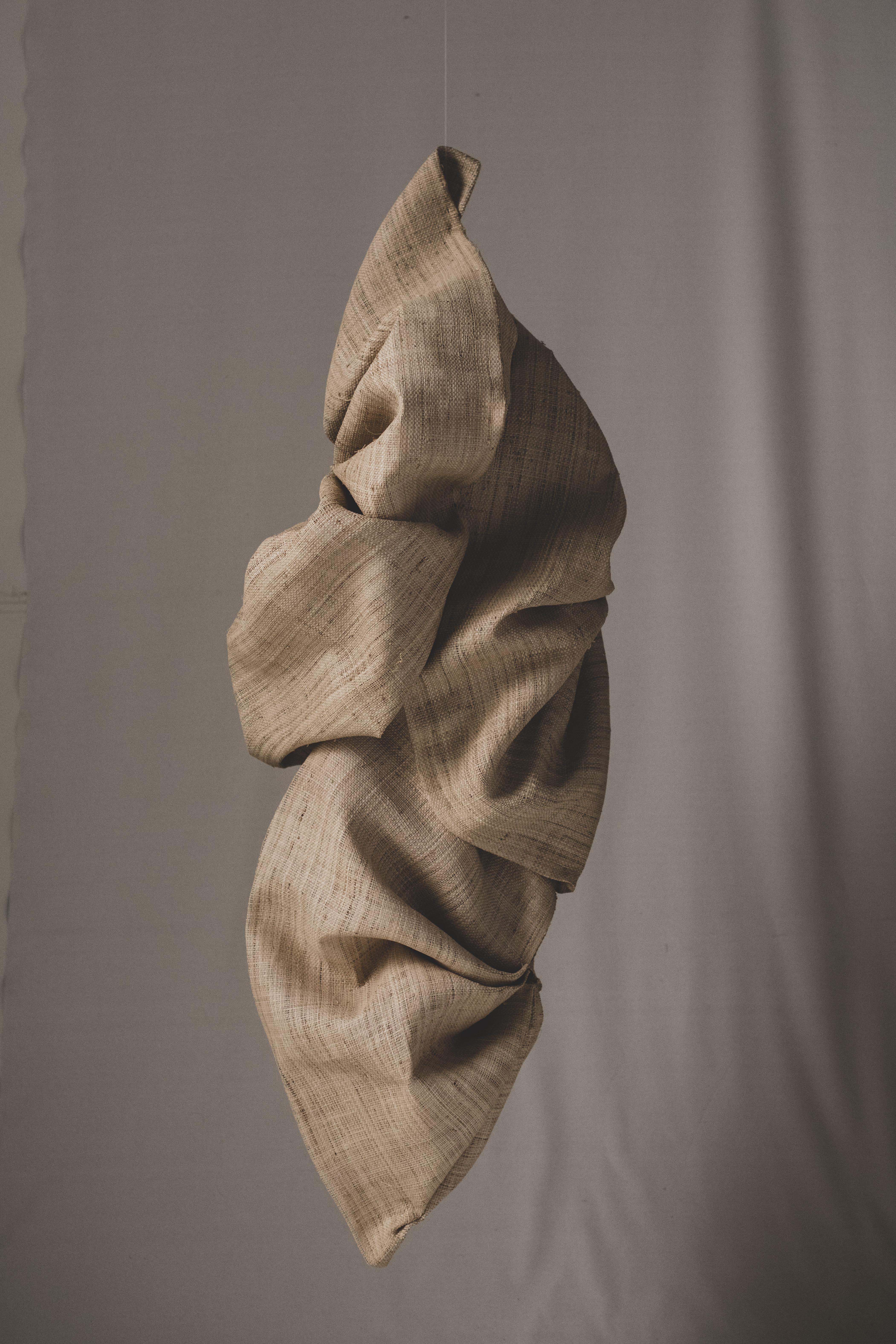 TEXTILE MADAgasCAR RAFFIA DE L'ARTISTE SPANISH ELIURPI 2024 NEUF - Sculpture de Eliurpi