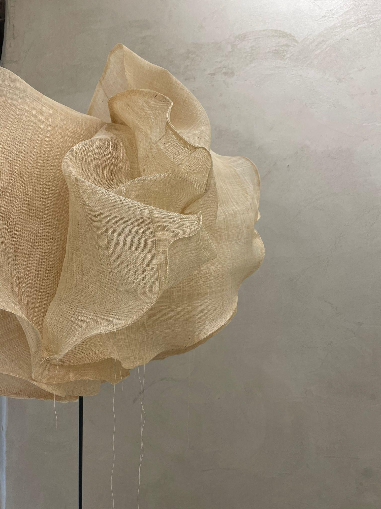 TEXTILE RAFFIA PADINA II DE L'ARTISTE SPANISH ELIURPI 2024 NEUF - Abstrait Sculpture par Eliurpi