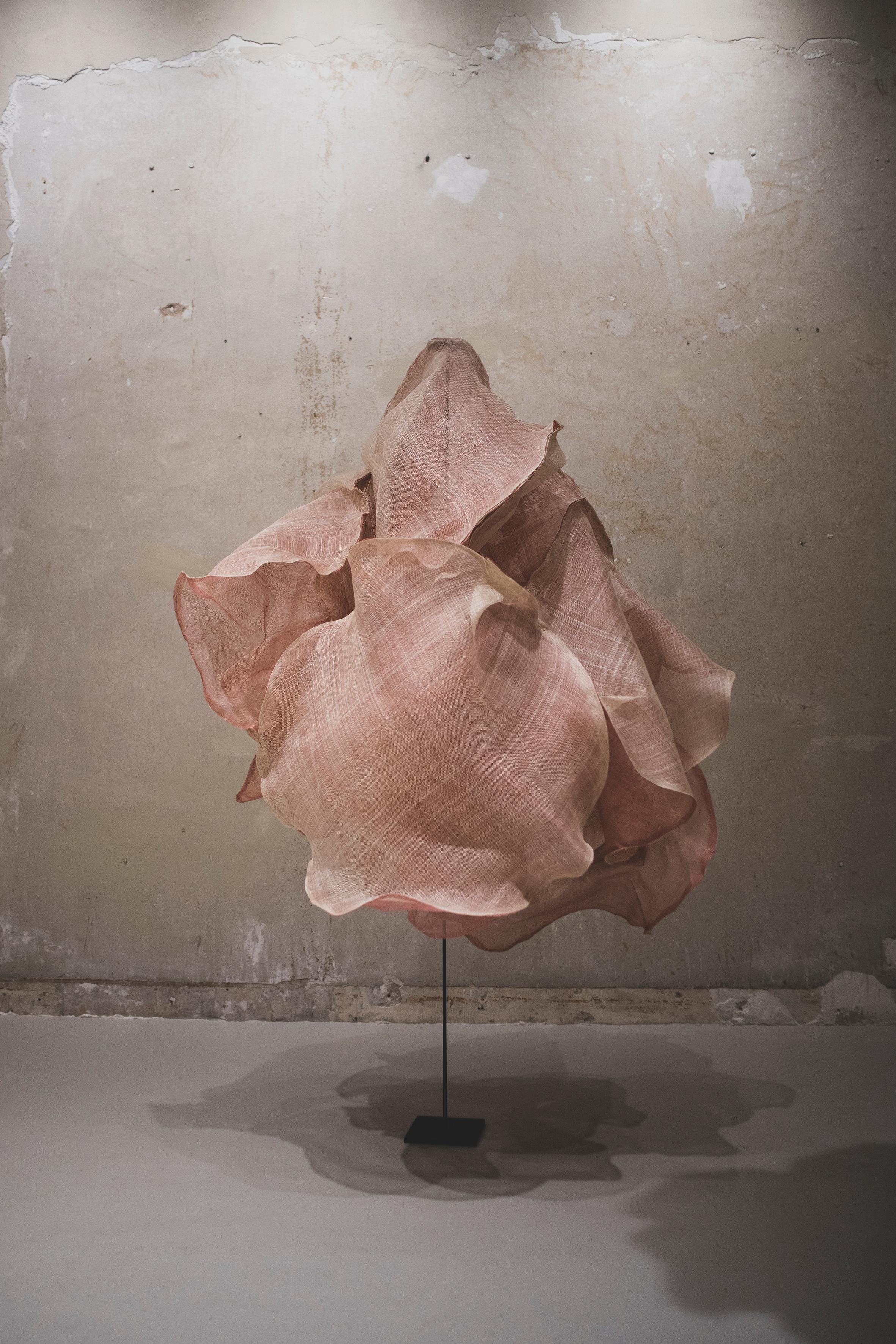Abstract Sculpture Eliurpi - ROSE RAFFIA D'ARTISTE SCULPTURE ELIURPI 2024 NOUVEAU