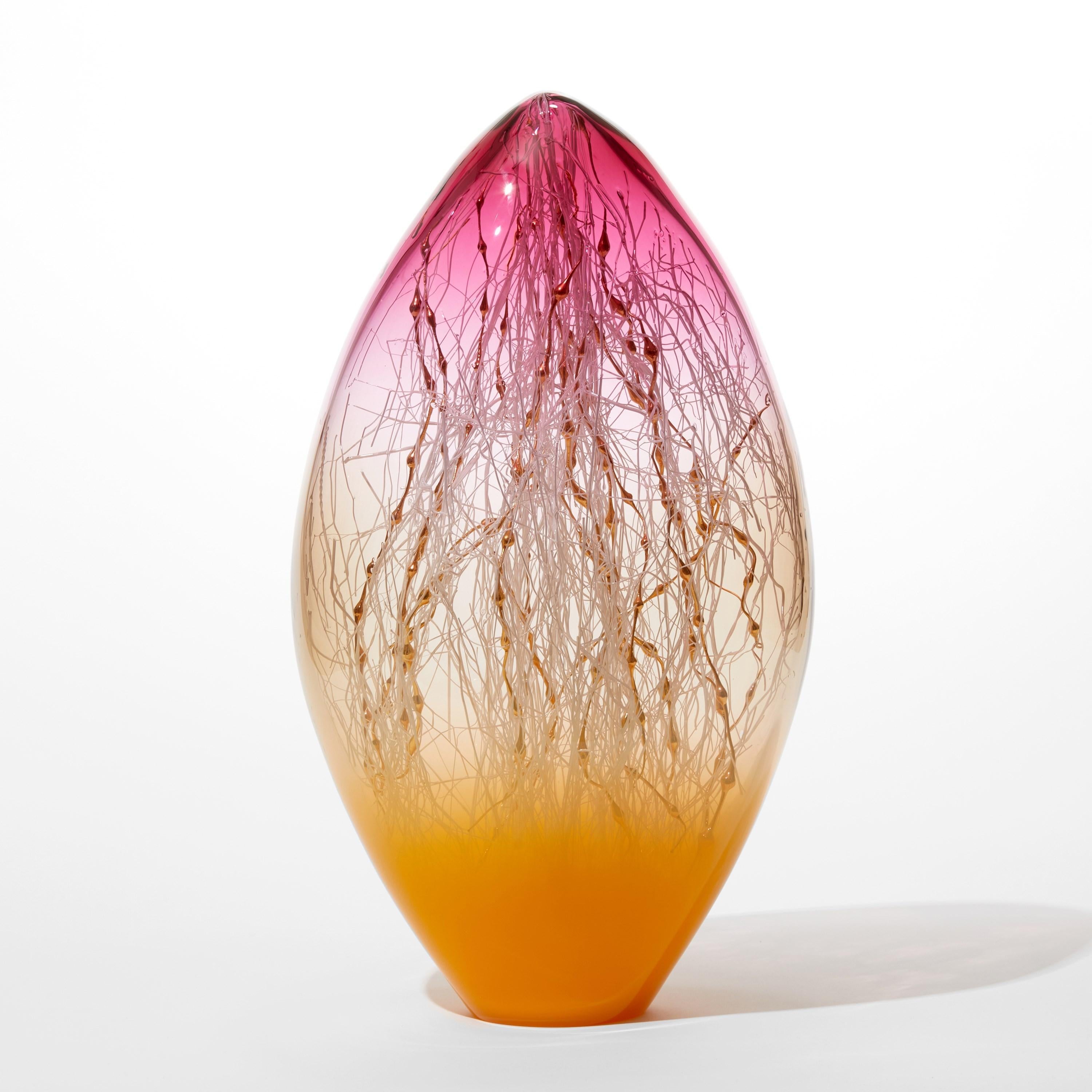 Organico moderno Elixir in Marigold & Fuchsia, una scultura astratta in vetro di Enemark & Thompson in vendita