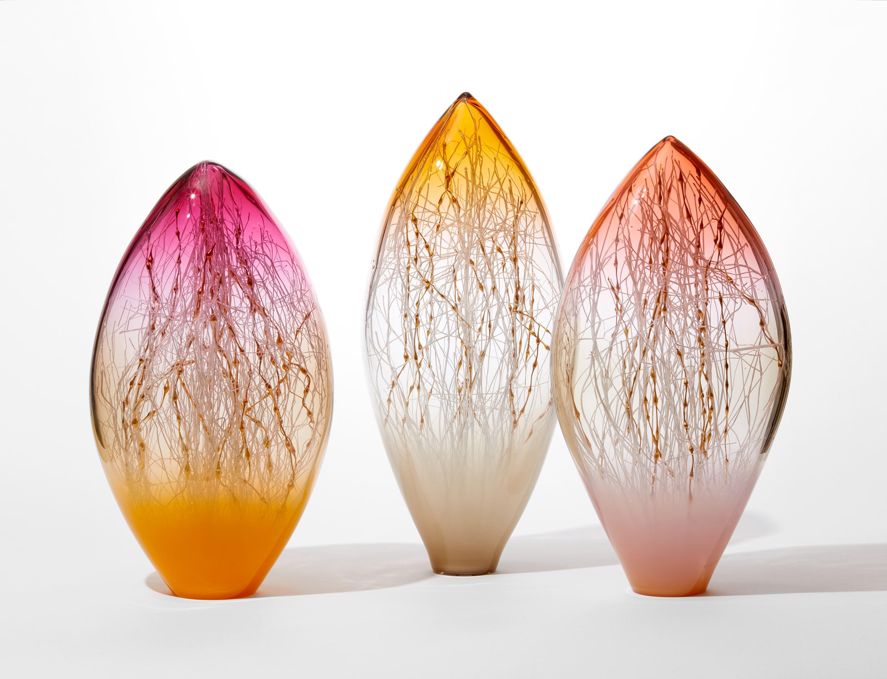 Fatto a mano Elixir in Marigold & Fuchsia, una scultura astratta in vetro di Enemark & Thompson in vendita