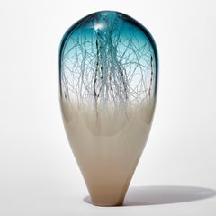 Elixir en Weimaraner et bleu océan, sculpture en verre et or d'Enemark & Thompson