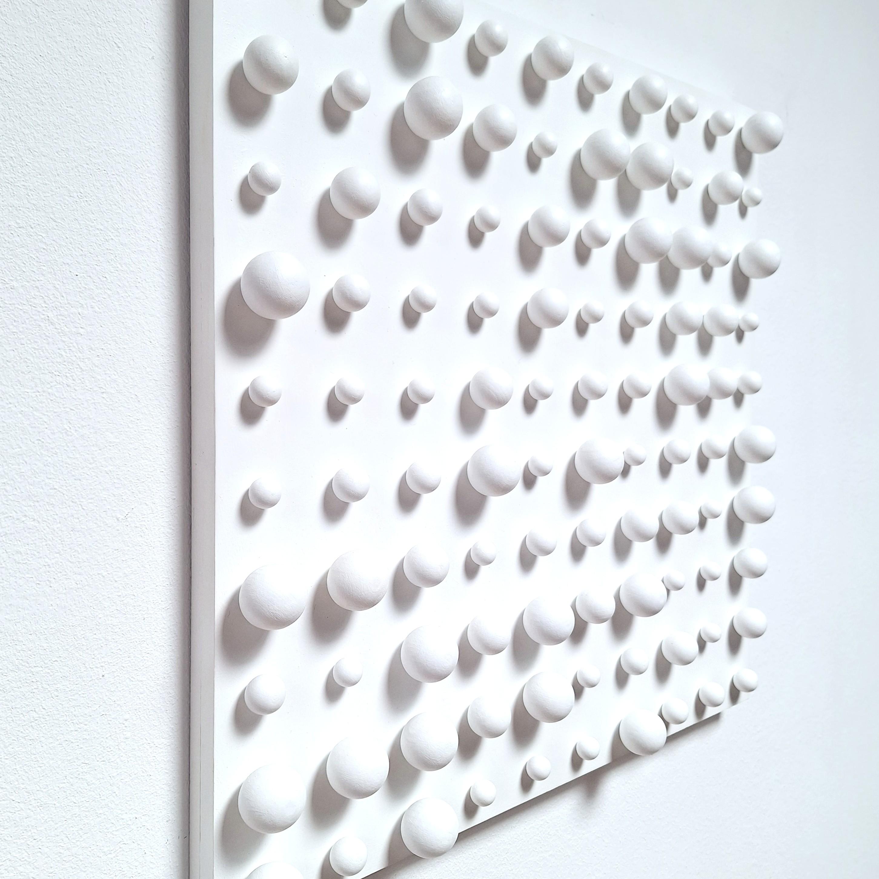 Zeitgenössische moderne weiße Wandskulptur Gemälde Relief Tabula Alba I (Braun), Abstract Painting, von Eliza Kopec