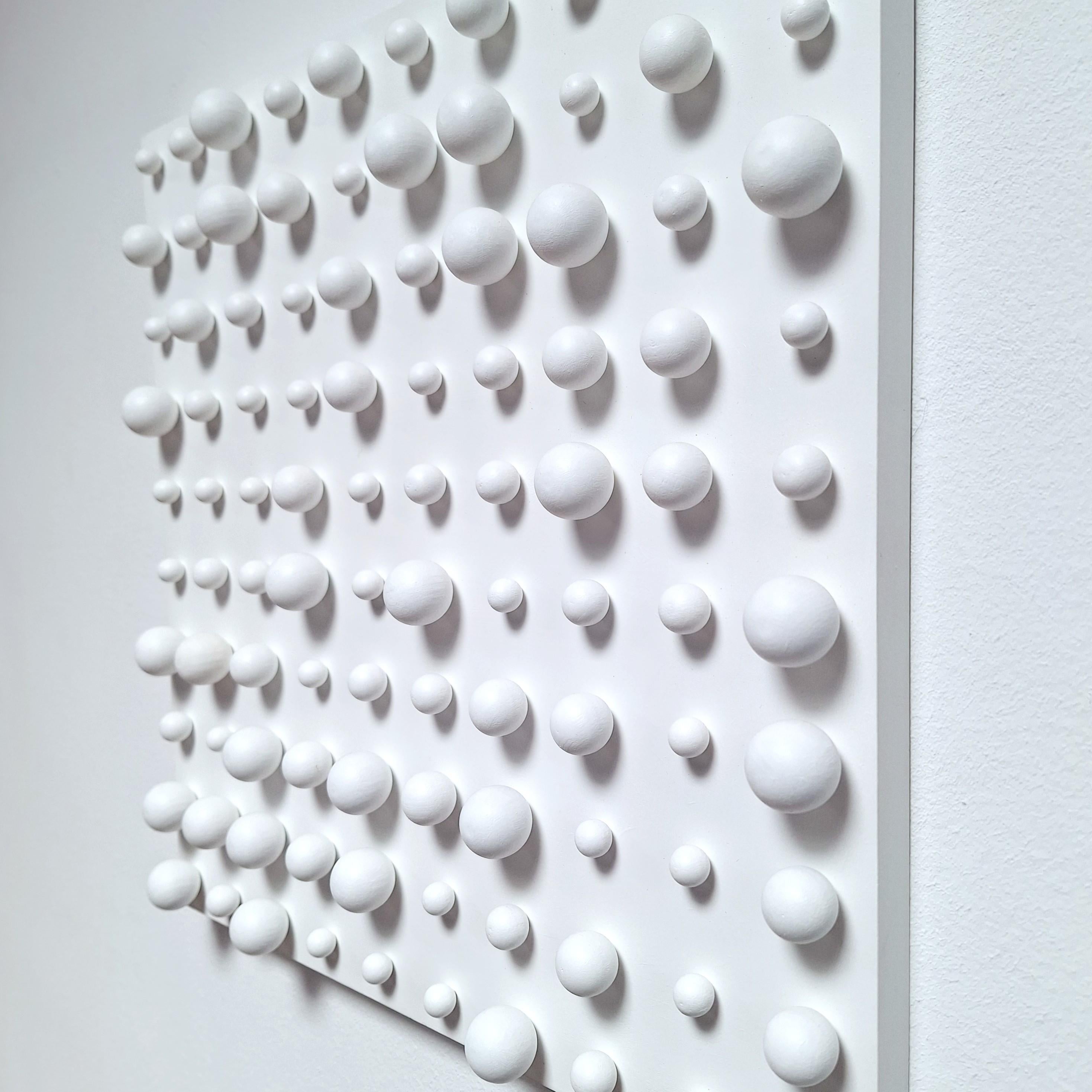 Tabula Alba I ist ein einzigartiges Relief zeitgenössischer moderner Malerei der bekannten polnisch-niederländischen Künstlerin Eliza Kopec. Dieses Bildrelief ist ein typisches Beispiel für ihr bevorzugtes abstraktes geometrisches Vokabular. Nach