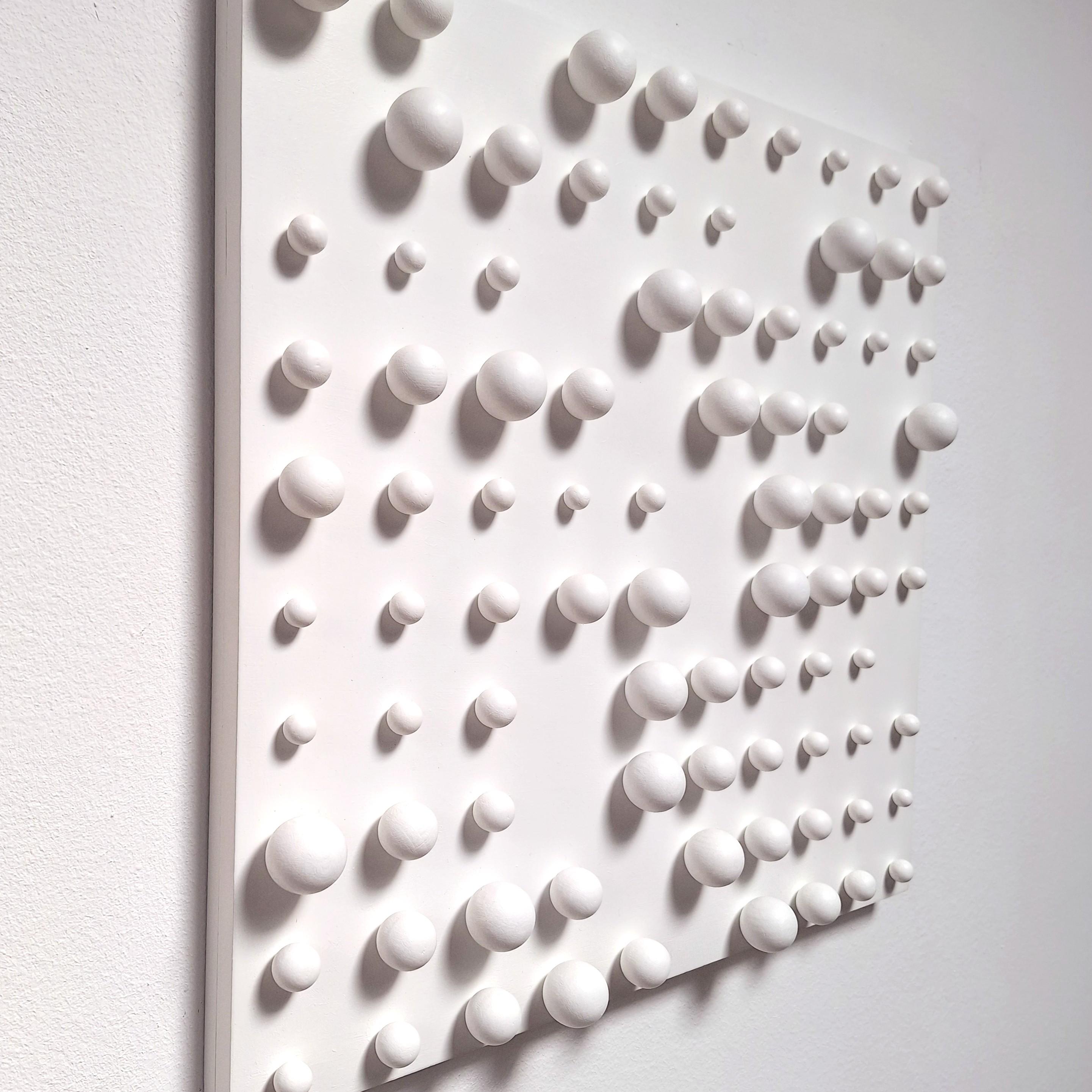 Zeitgenössische moderne weiße Wandskulptur Gemälde Relief Tabula Alba II (Braun), Abstract Sculpture, von Eliza Kopec