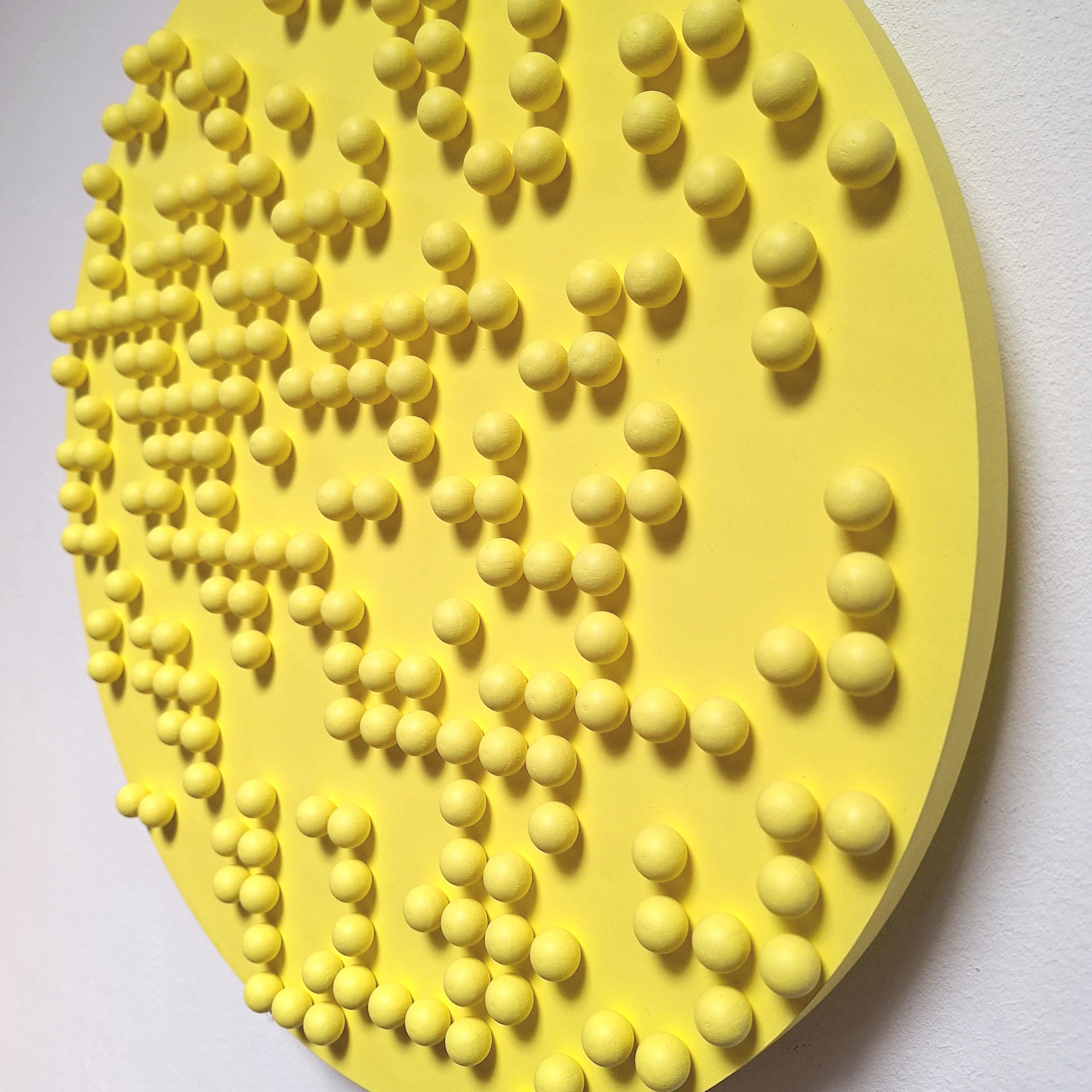 Yellow F191 è un dipinto moderno contemporaneo unico nel suo genere, realizzato dalla rinomata artista polacco-olandese Eliza Kopec. Questo dipinto in rilievo è un tipico esempio del suo vocabolario geometrico astratto preferito. Utilizzando