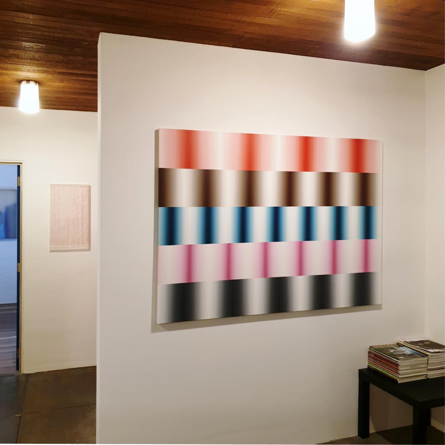 Cinque tubi falsi - Quadro geometrico astratto moderno contemporaneo su tela - Painting di Eliza Kopec