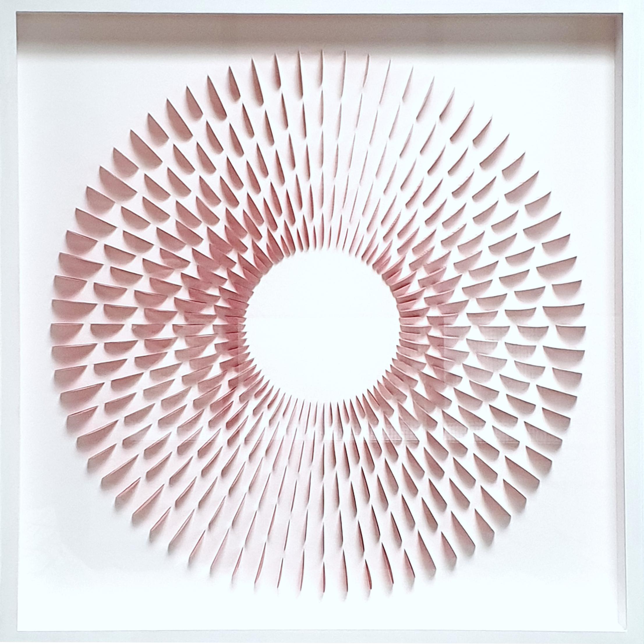 Rozetta Raster Red - rilievo geometrico astratto contemporaneo e moderno su carta - Mixed Media Art di Eliza Kopec