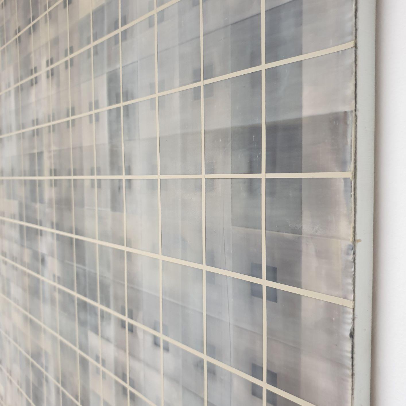Scotch senza titolo - pittura geometrica astratta moderna contemporanea su tela - Abstract Painting Grigio di Eliza Kopec