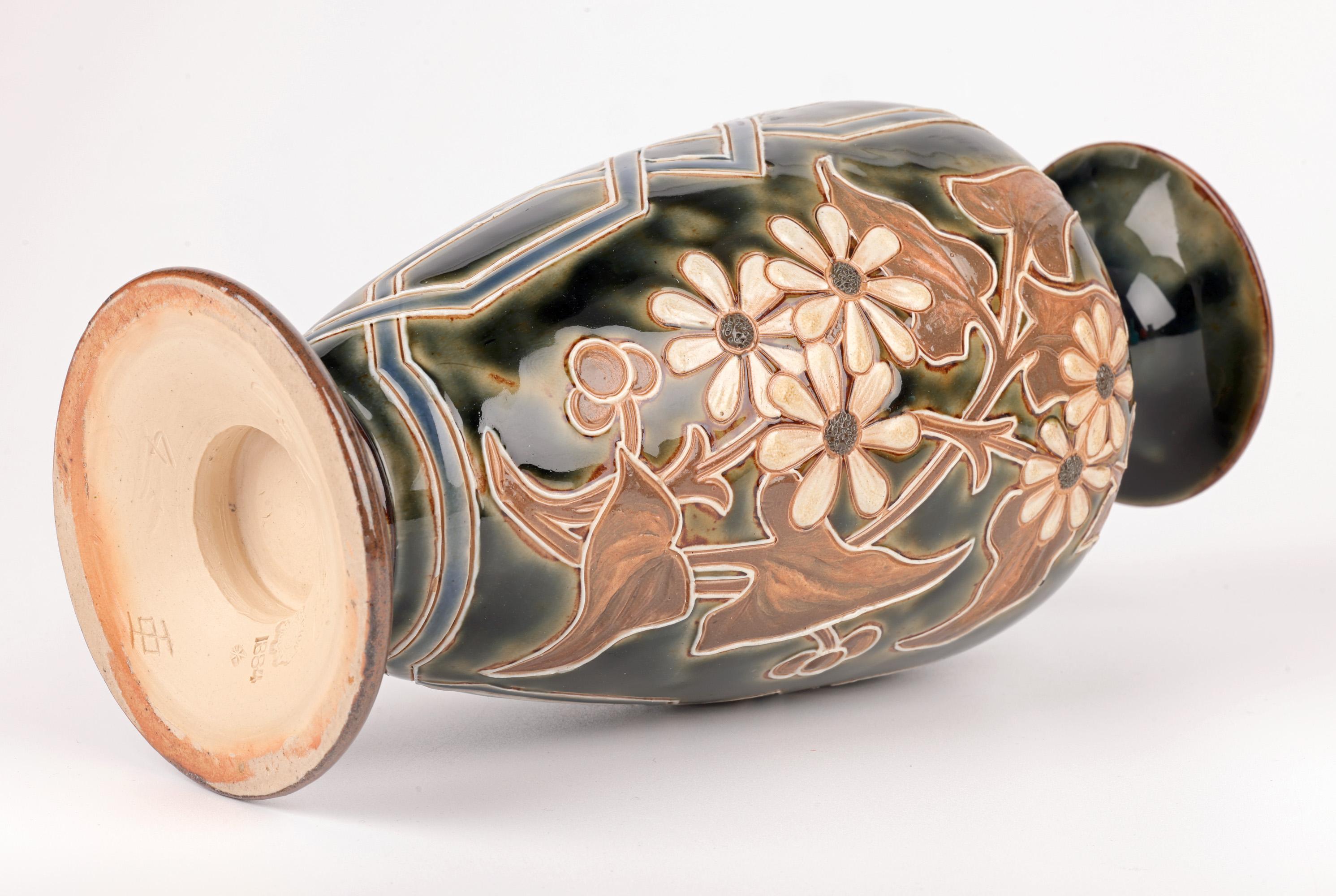 Vase en poterie d'art Eliza Simmance Doulton Lambeth Floral Design en vente 4