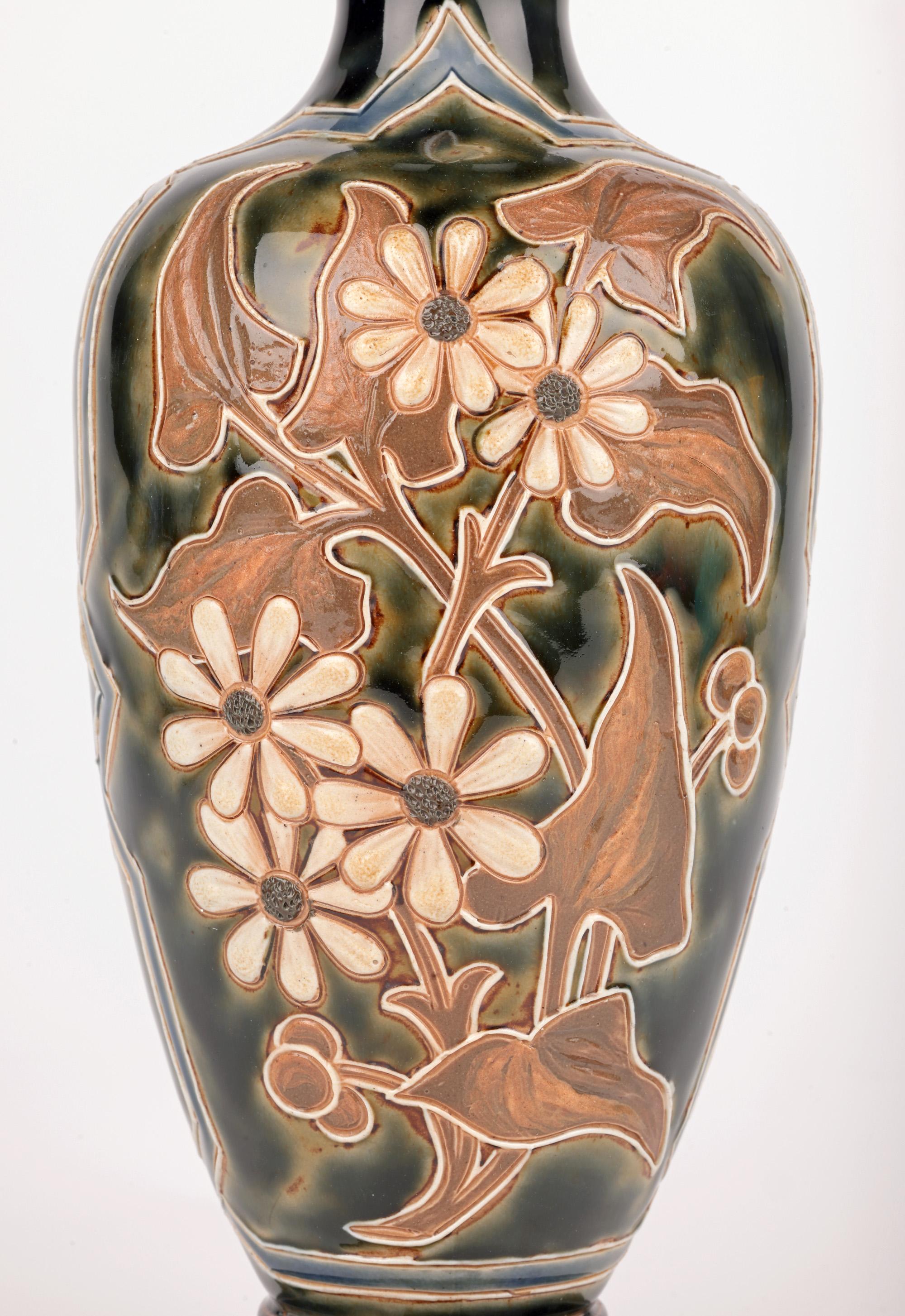 Mouvement esthétique Vase en poterie d'art Eliza Simmance Doulton Lambeth Floral Design en vente