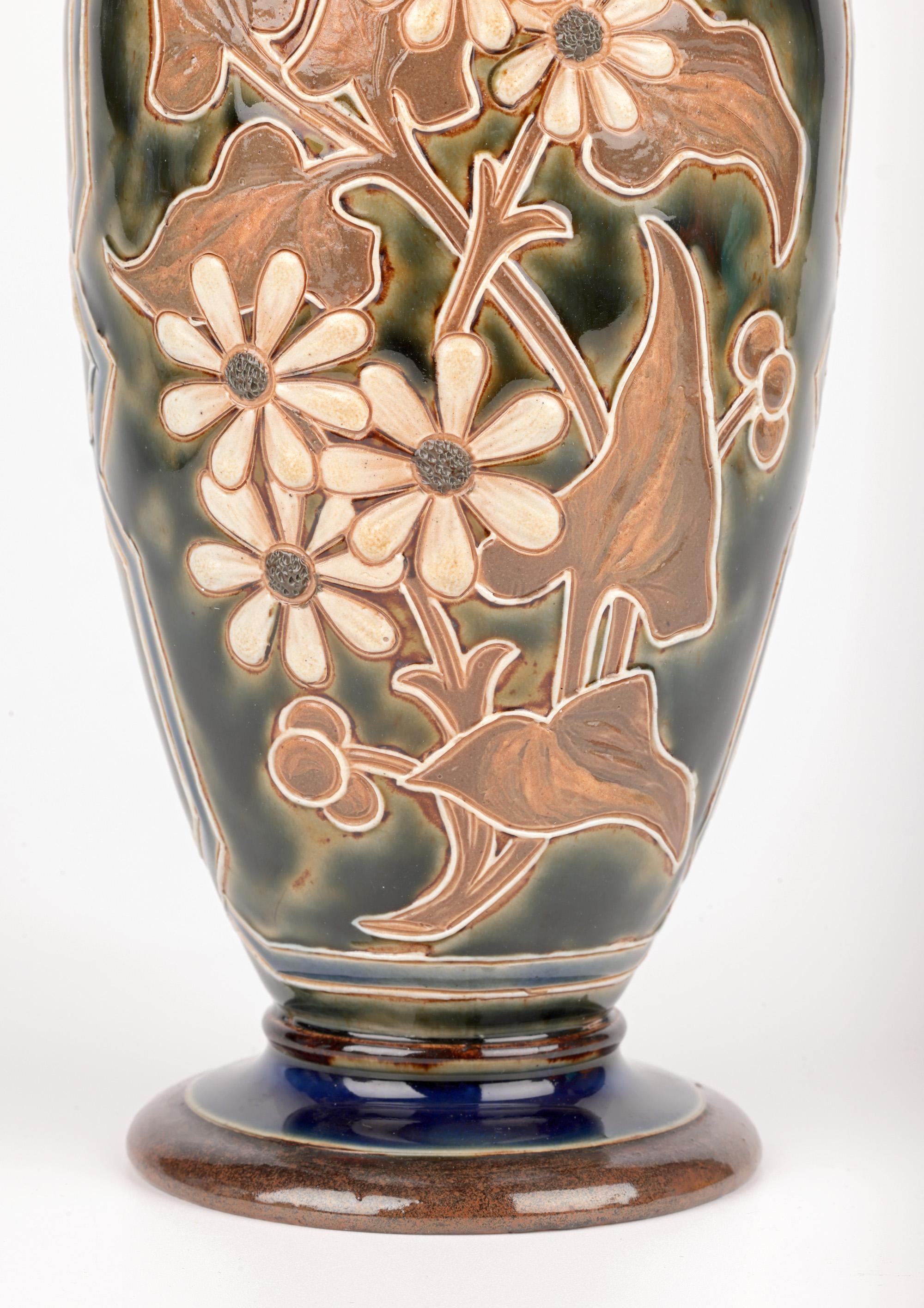 Anglais Vase en poterie d'art Eliza Simmance Doulton Lambeth Floral Design en vente