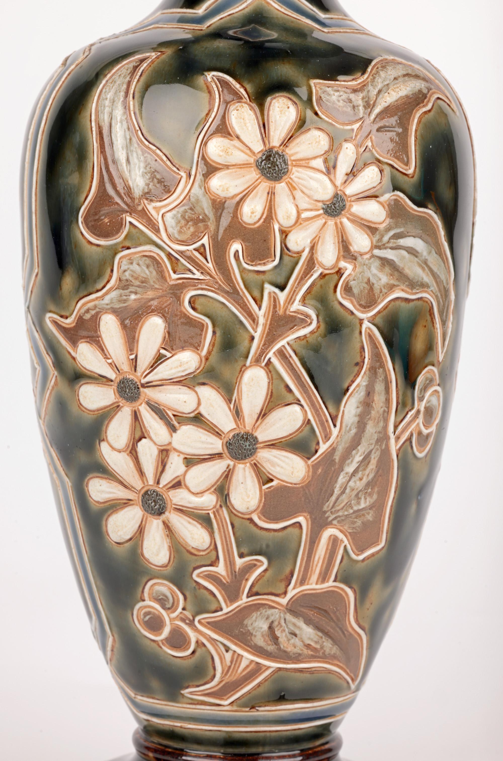 Vernissé Vase en poterie d'art Eliza Simmance Doulton Lambeth Floral Design en vente
