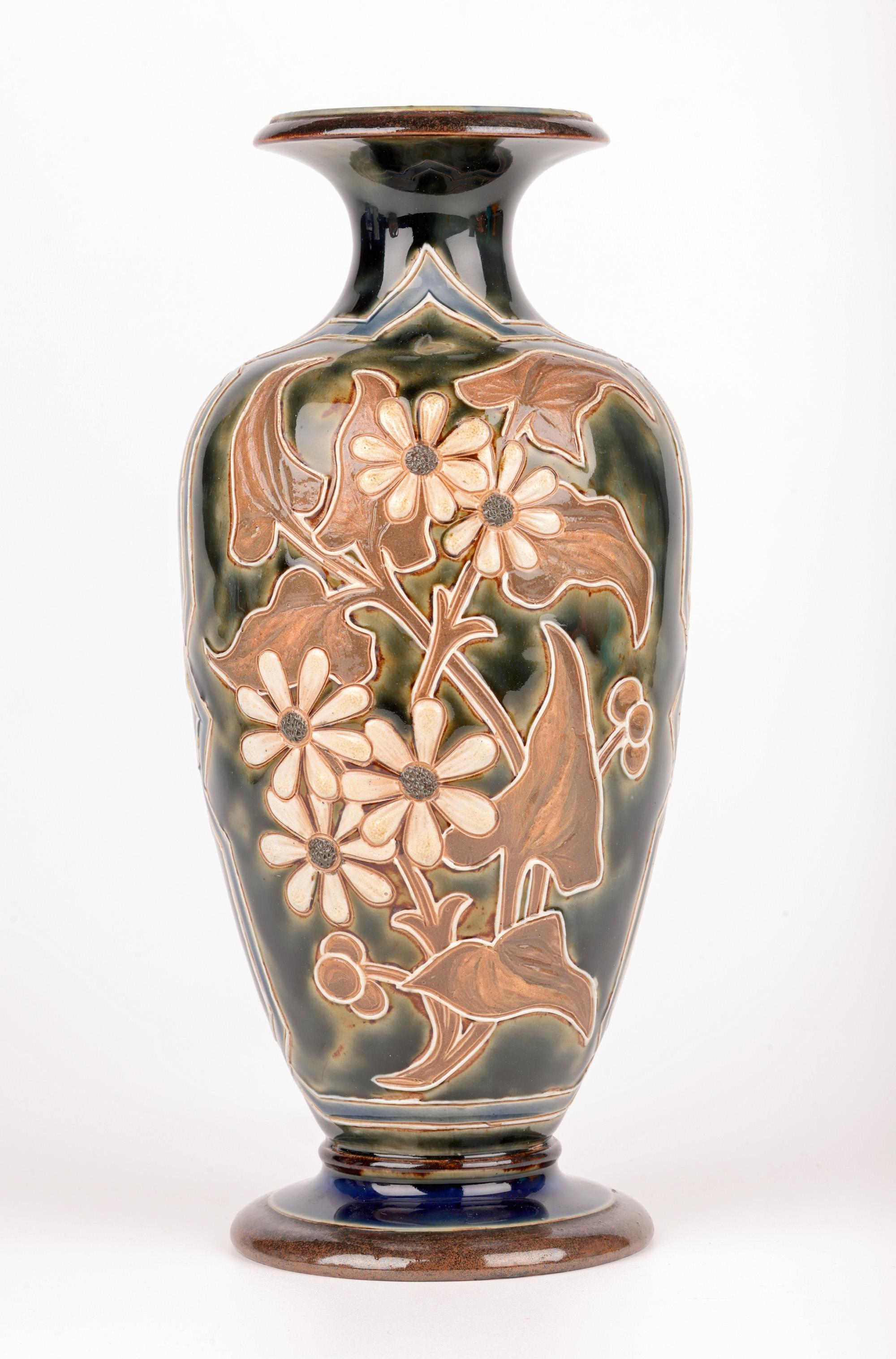 Vase en poterie d'art Eliza Simmance Doulton Lambeth Floral Design Bon état - En vente à Bishop's Stortford, Hertfordshire