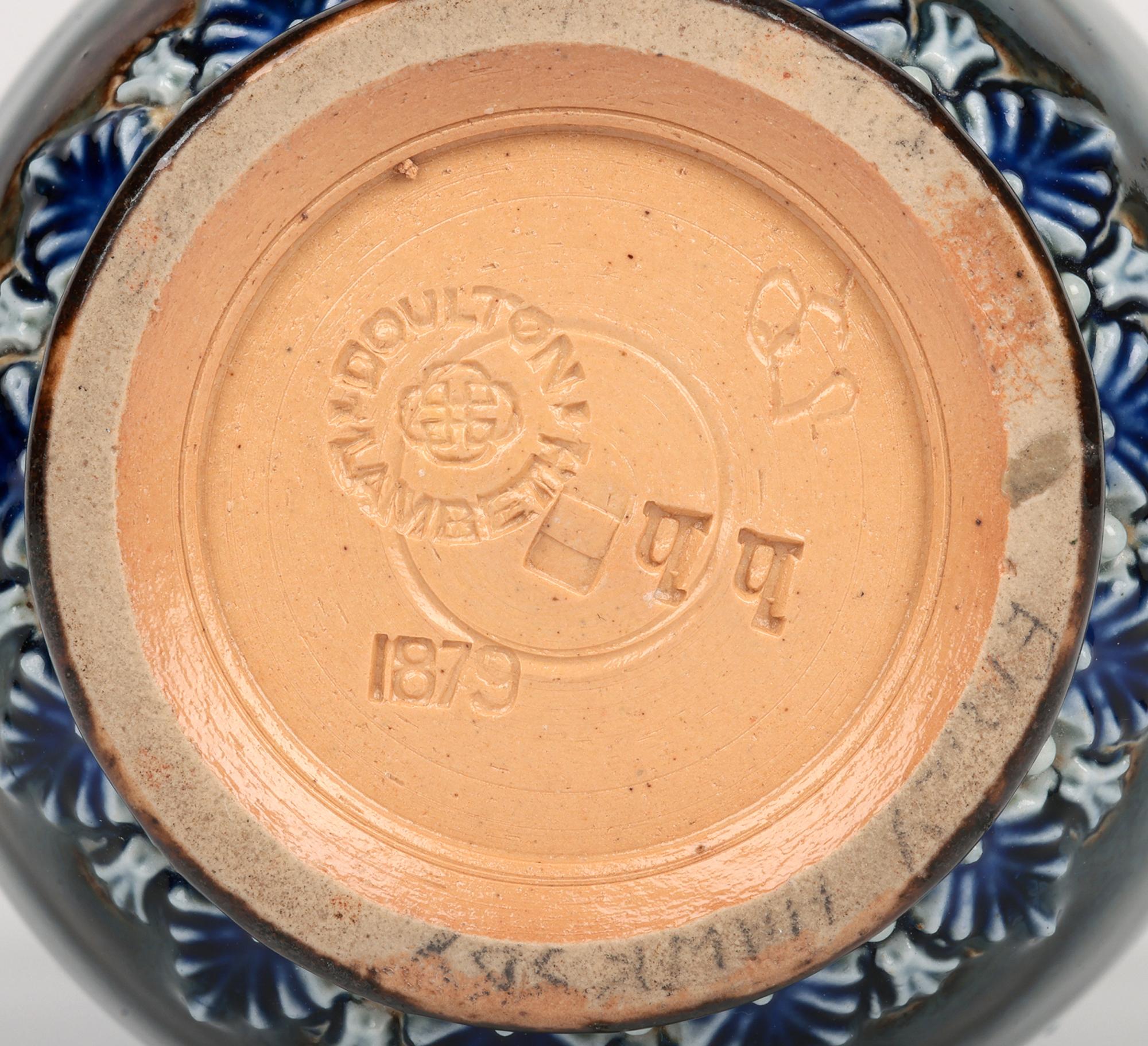 Vaso in ceramica con ritratto medievale di Eliza Simmance Lambeth in vendita 8