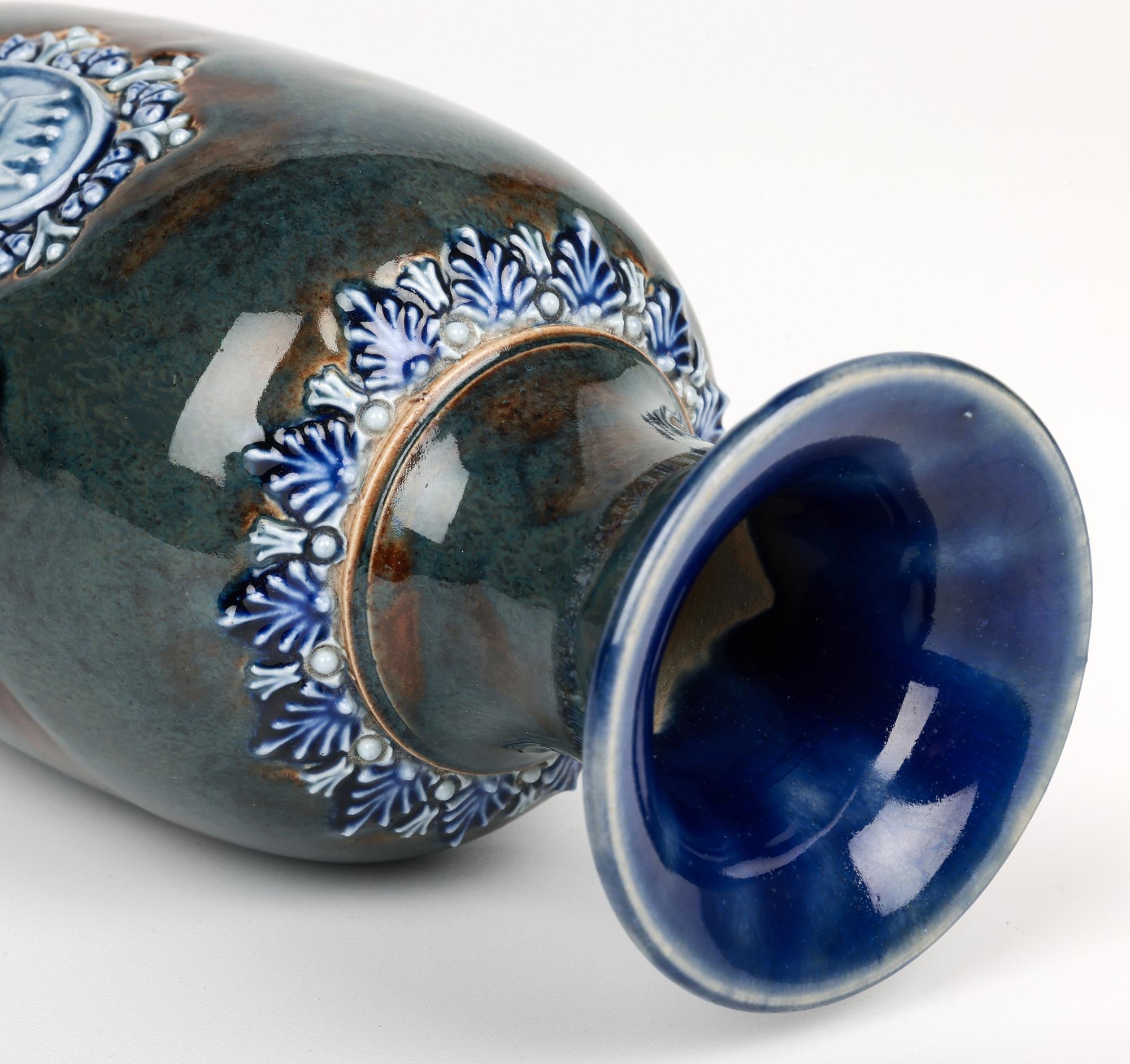 Grès porcellanato Vaso in ceramica con ritratto medievale di Eliza Simmance Lambeth in vendita
