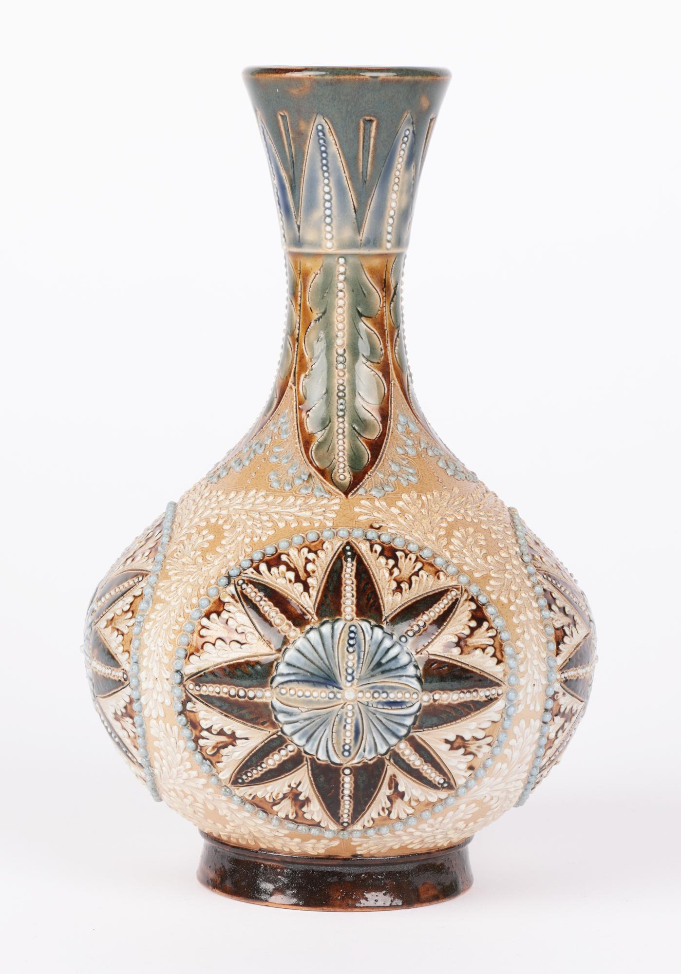 Vase en forme d'oignon Elizabeth a Sayers Doulton Lambeth Aesthetic Movement en vente 5