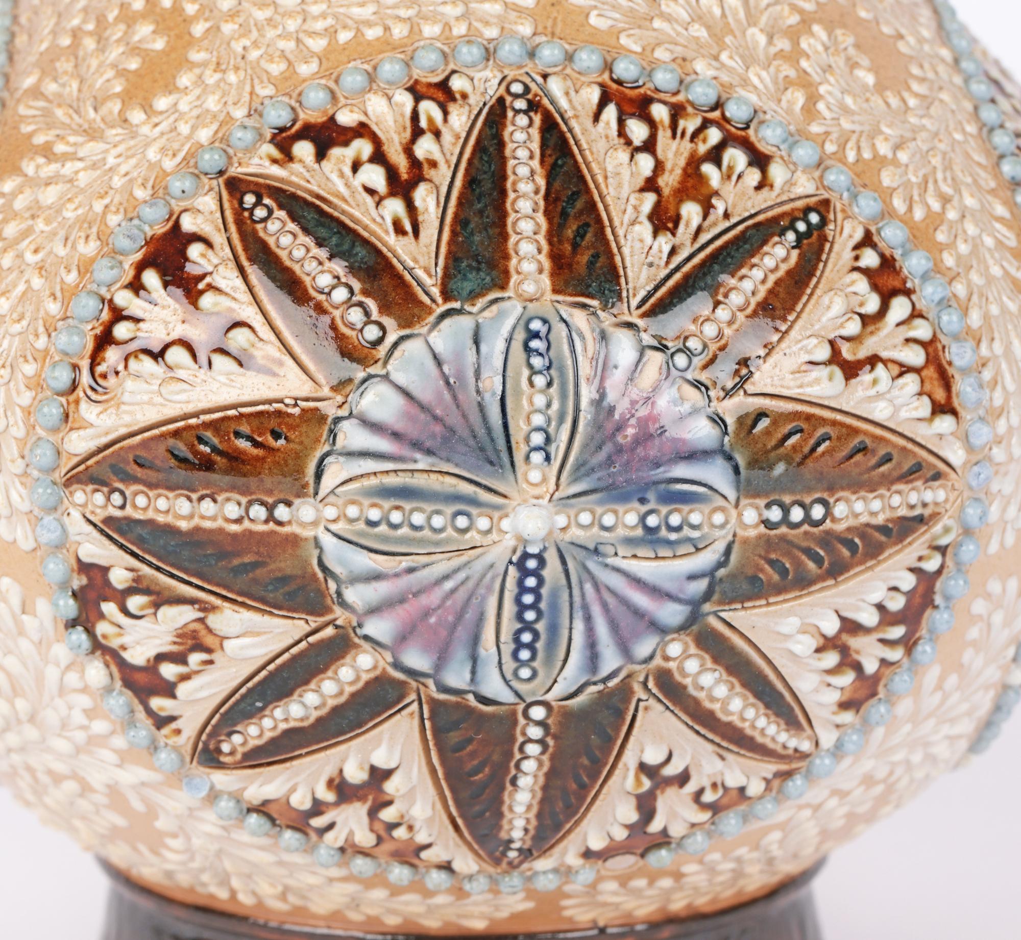 Mouvement esthétique Vase en forme d'oignon Elizabeth a Sayers Doulton Lambeth Aesthetic Movement en vente