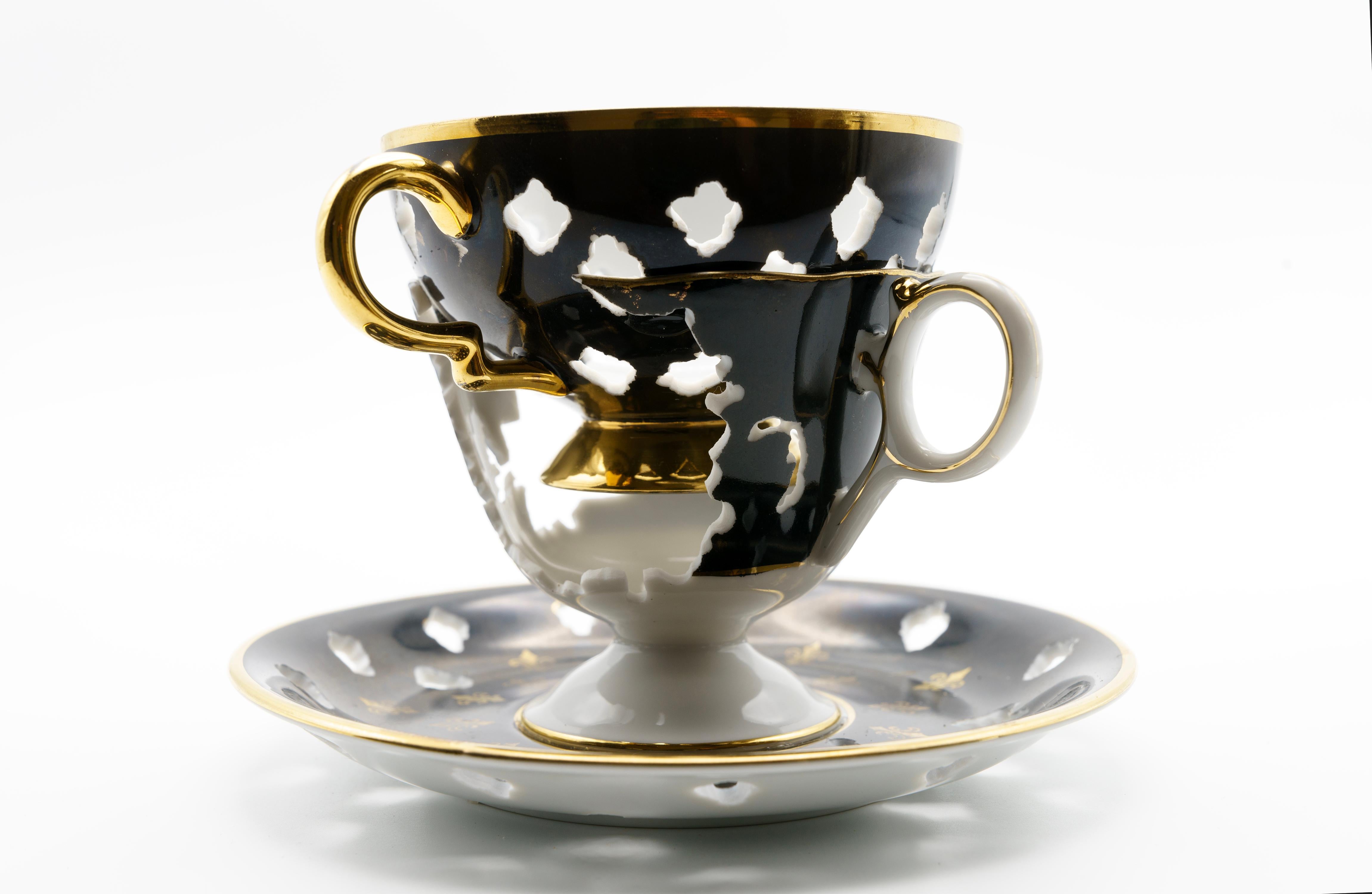 La série Heirloom d'Elizabeth Alexander transforme les récipients de service en porcelaine et en céramique que nous trouvons dans nos maisons. Dans les mains d'Alexander, ces objets fragiles, de tous les jours et de toutes les occasions, deviennent