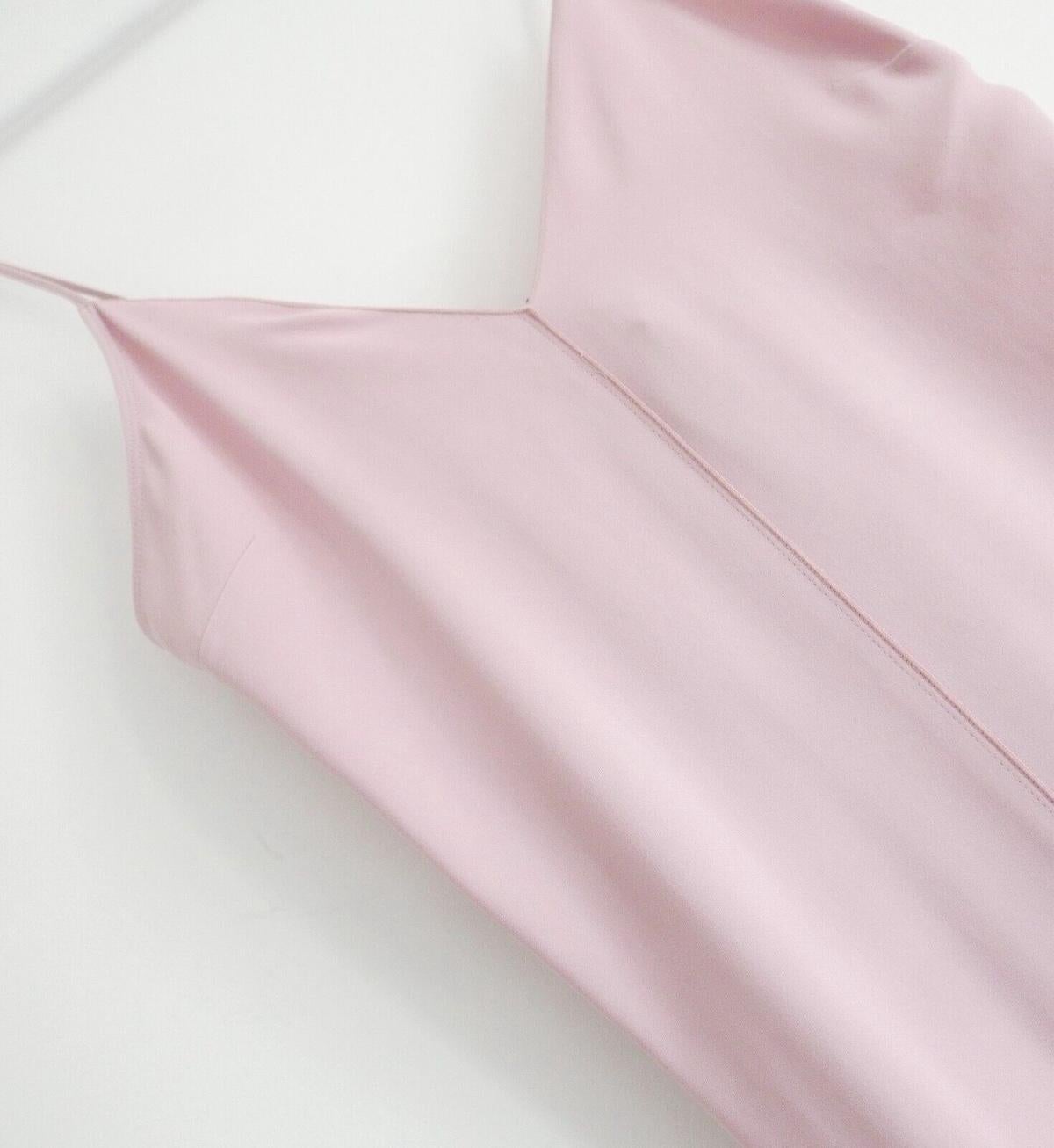 Abito minimalista chic Elizabeth & James Dara - acquistato per £650 e nuovo con etichette. Realizzato in crêpe di viscosa/elastan rosa polveroso, ha un taglio rilassato con spacchi laterali, cuciture in rilievo, spalline e pannello elasticizzato