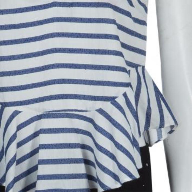 Elizabeth & James Weiß und blau gestreiftes Schößchen-Top S im Angebot 1