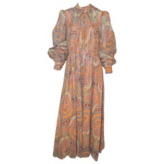 Robe du soir en soie pailletée et marguerite d'Elizabeth Arden des années 1960
