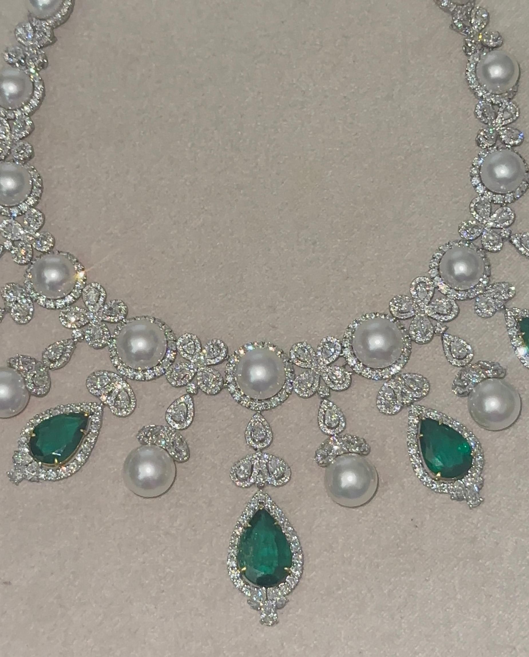 Taglio a goccia Collana di smeraldi, perle e diamanti ispirata a Elizabeth Arden in vendita