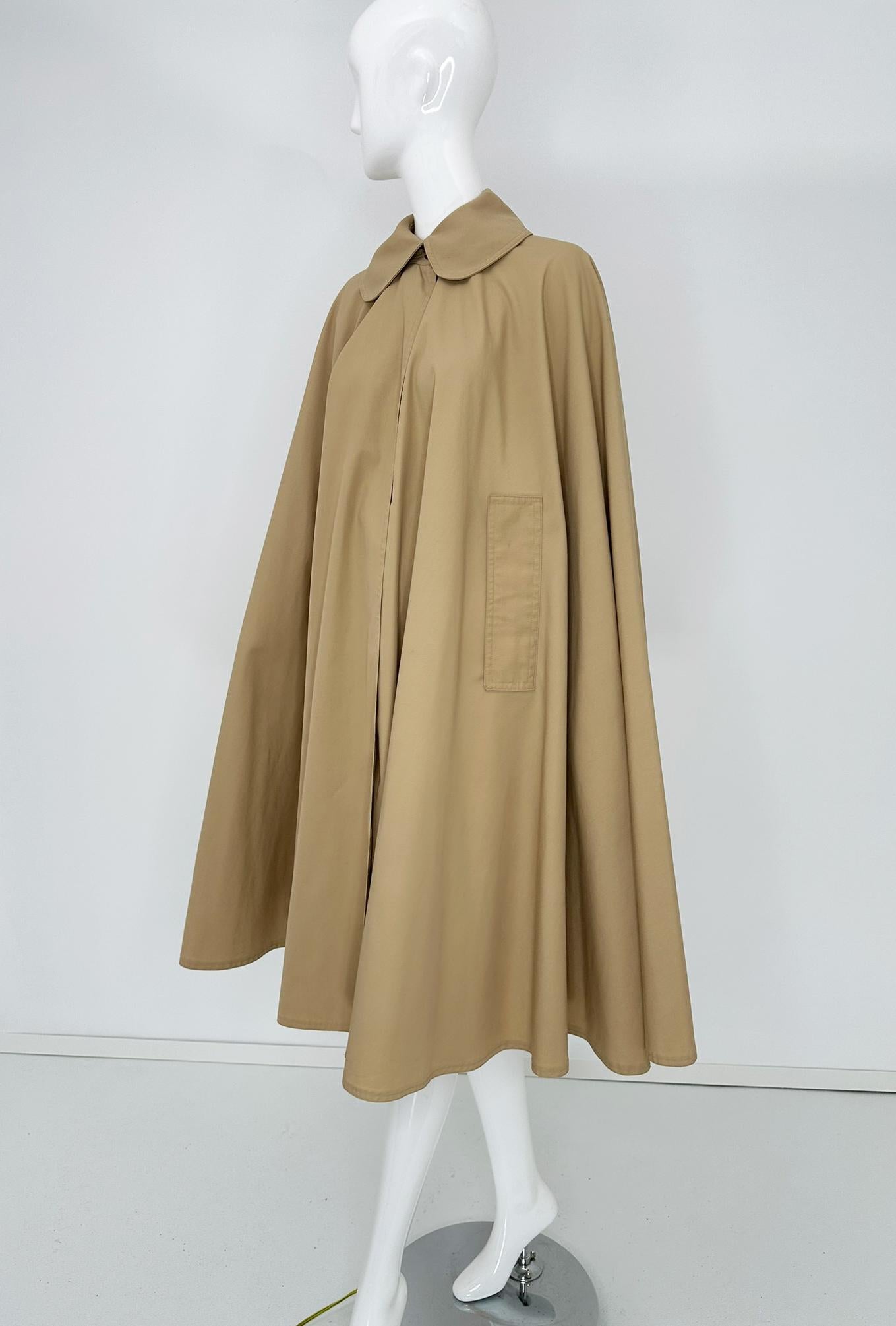 Brown Elizabeth Arden Khaki Poplin Rain Cape Peter Pan Collar Arm Openings OSFM 1960s For Sale