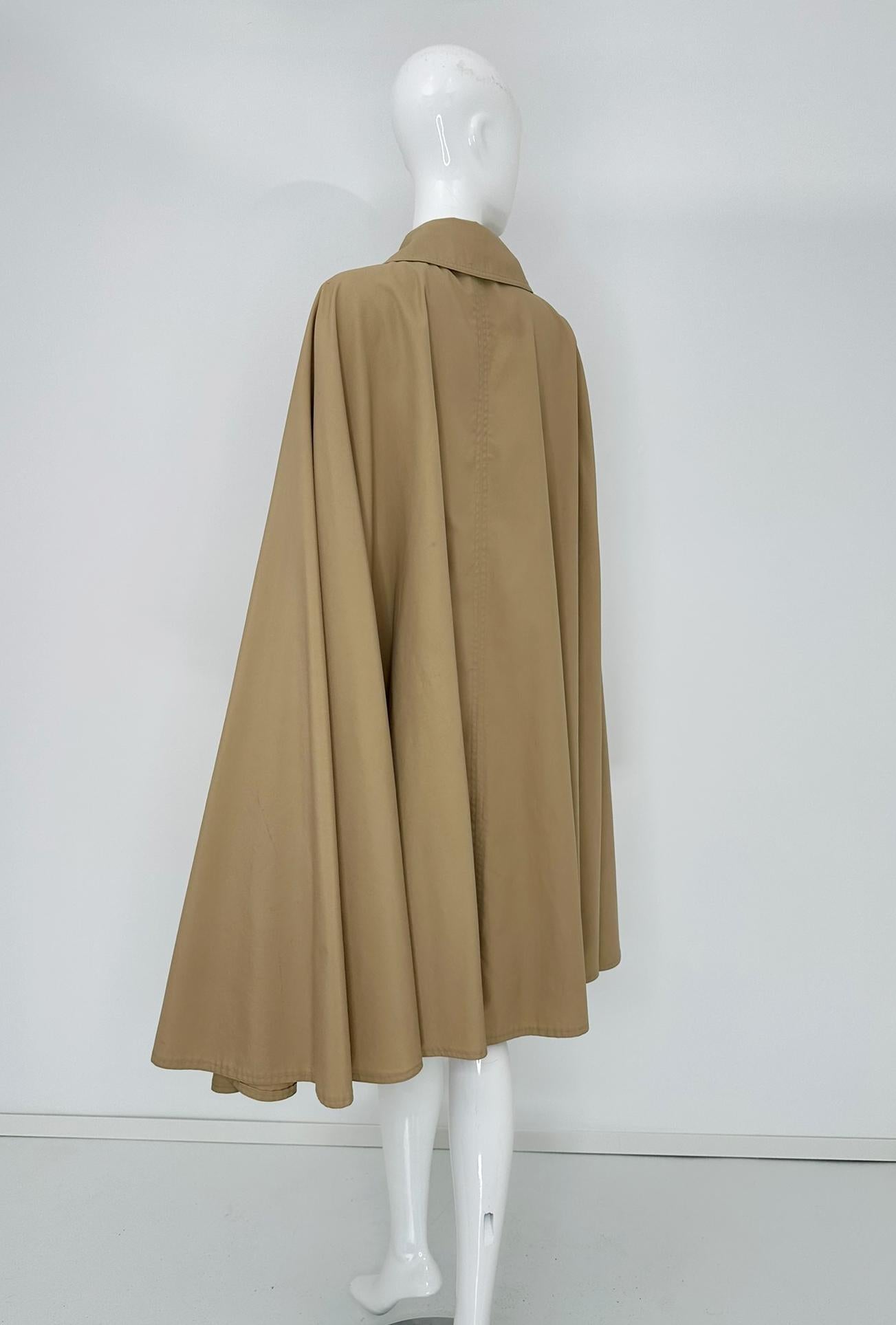 Elizabeth Arden Khaki Poplin Rain Cape Peter Pan Collar Arm Openings OSFM 1960s For Sale 1