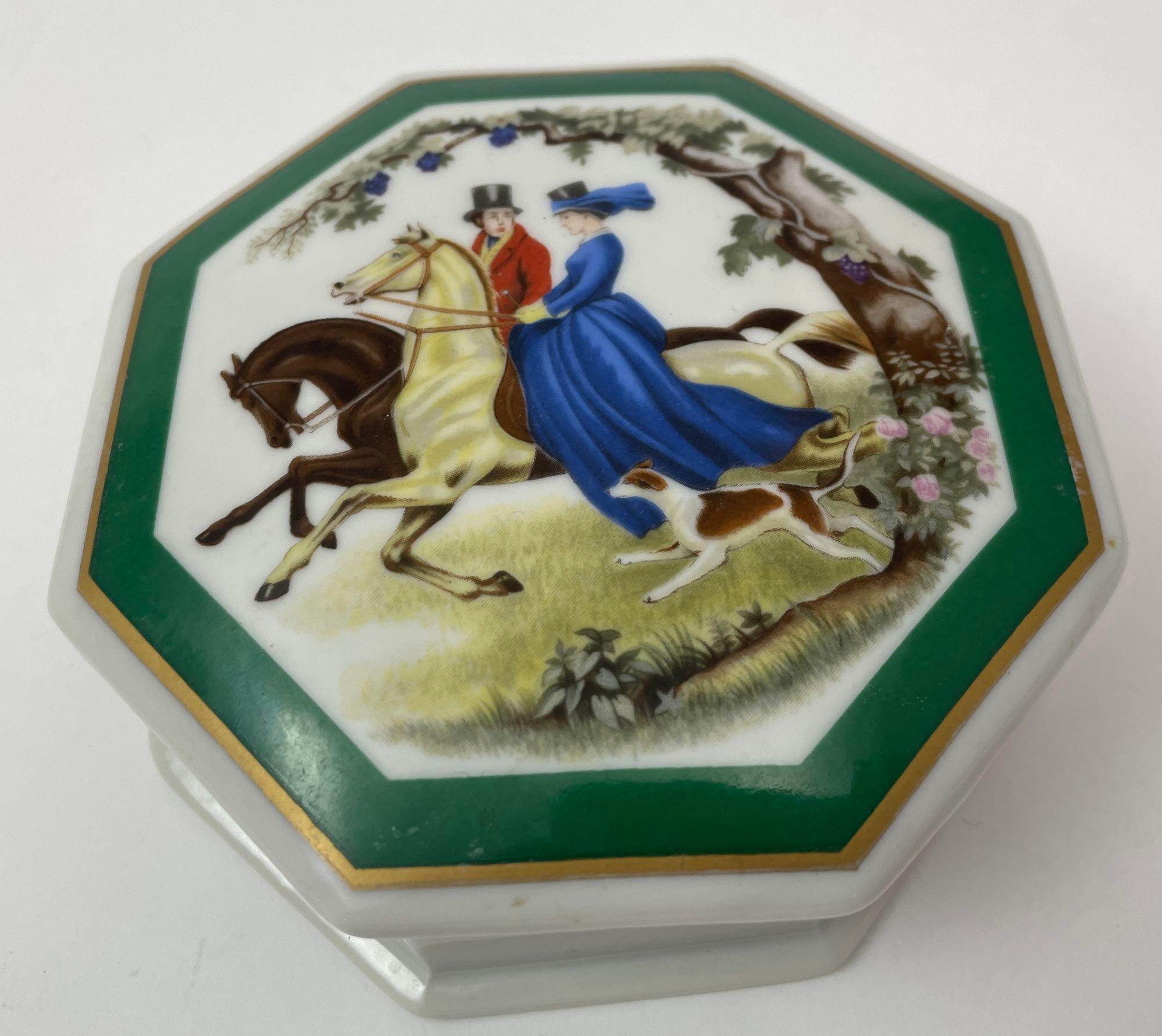 Vintage Southern Heirlooms Elizabeth Arden Trinket Box Porcelain Octagonal Shaped.
Southern Heirlooms Trinket Box Made in Japan.
Southern Heirlooms Elizabeth Arden trinket box with a hand painted romantic scene, English Colonial style period scene