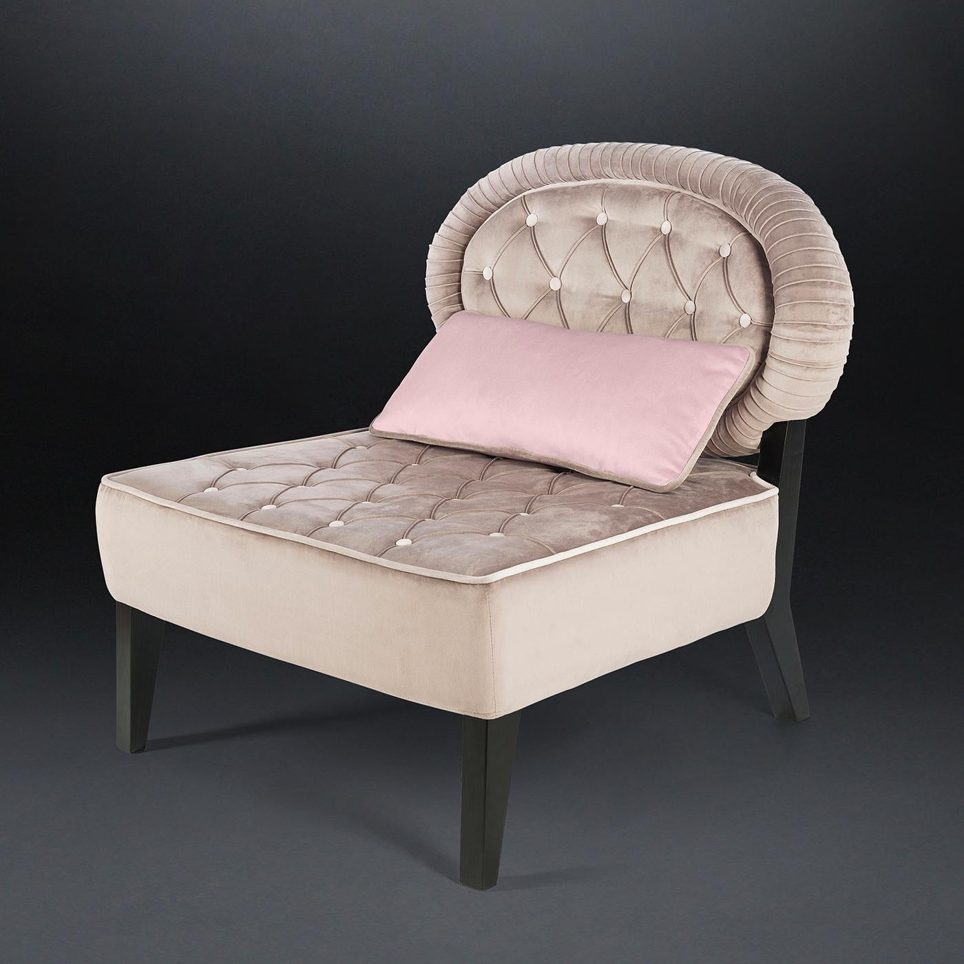 Traditional inspiration and a modern aesthetic create this unique design that will provide comfort and a delicate decorative accent in an entryway, living room, study, or bedroom. The deep seat and oval backrests are padded with a polyester lining