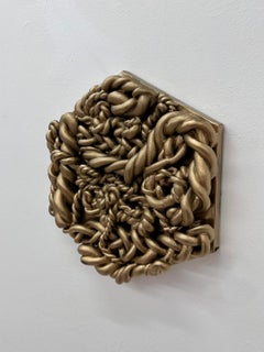 "Oro #1". Falso Marshmallow.  Scultura da parete Pop Art contemporanea in argilla